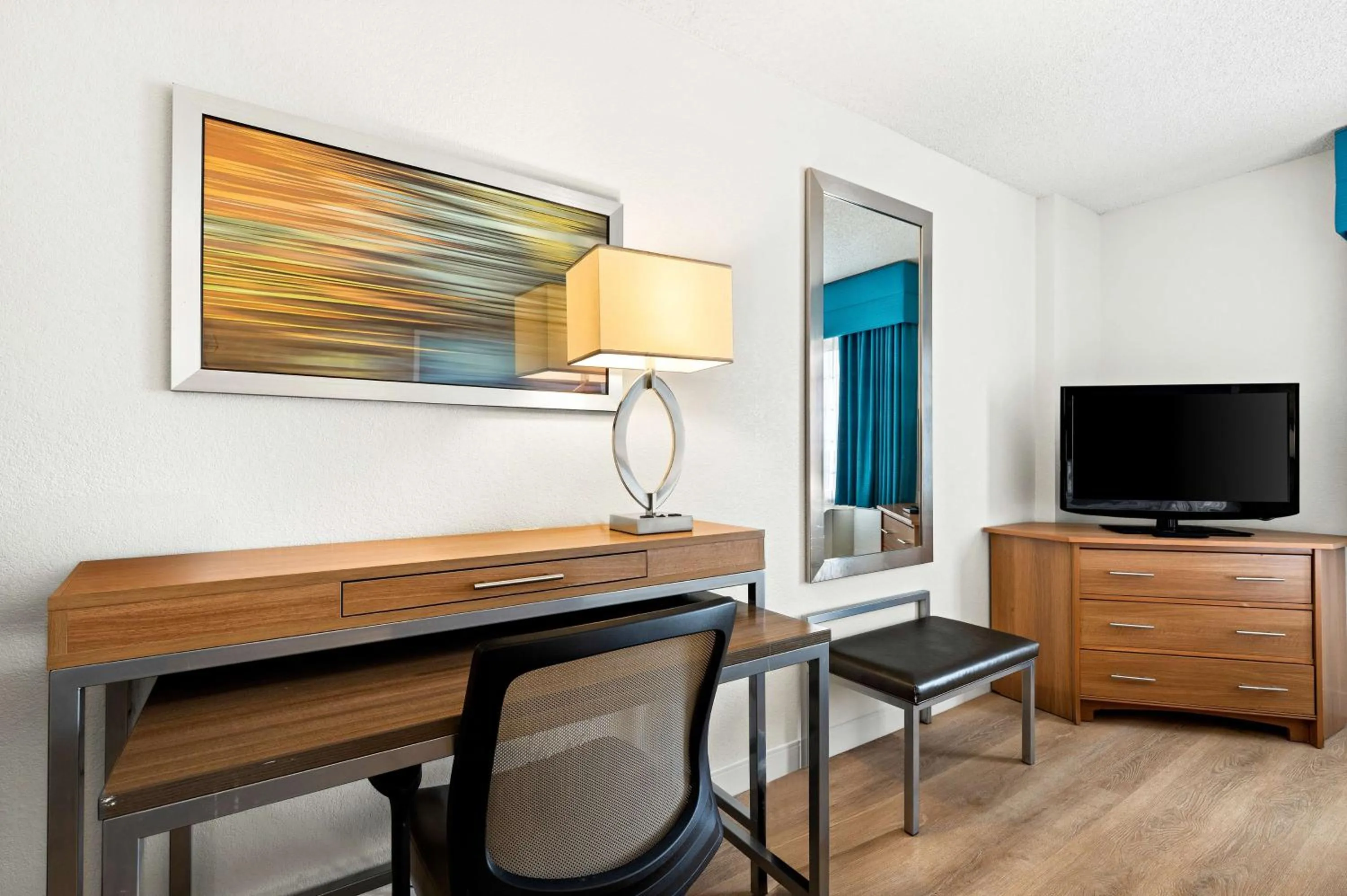 Deluxe King Room - Mobility Accessible in Sonesta Anaheim Resort Area