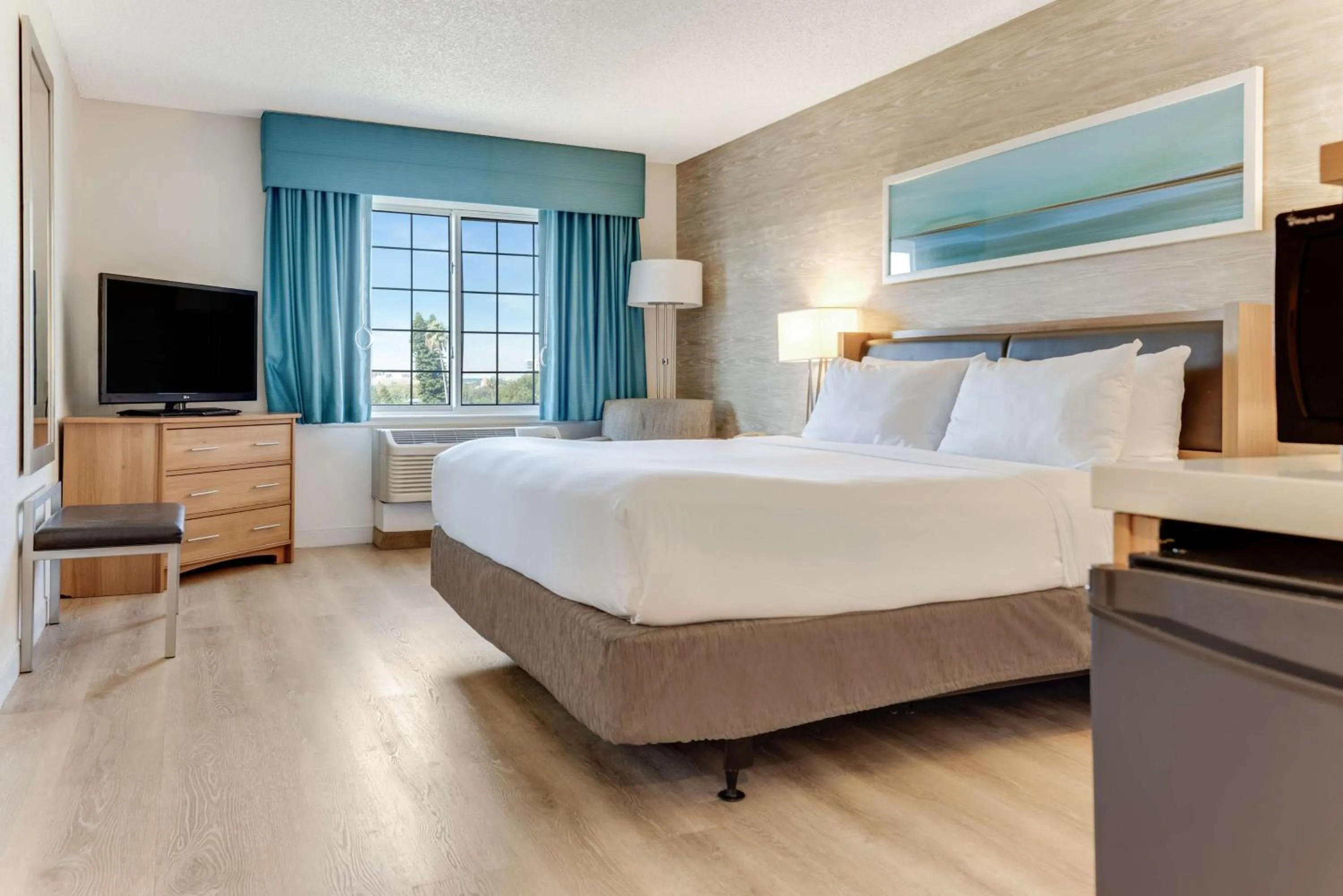 Deluxe King Room in Sonesta Anaheim Resort Area