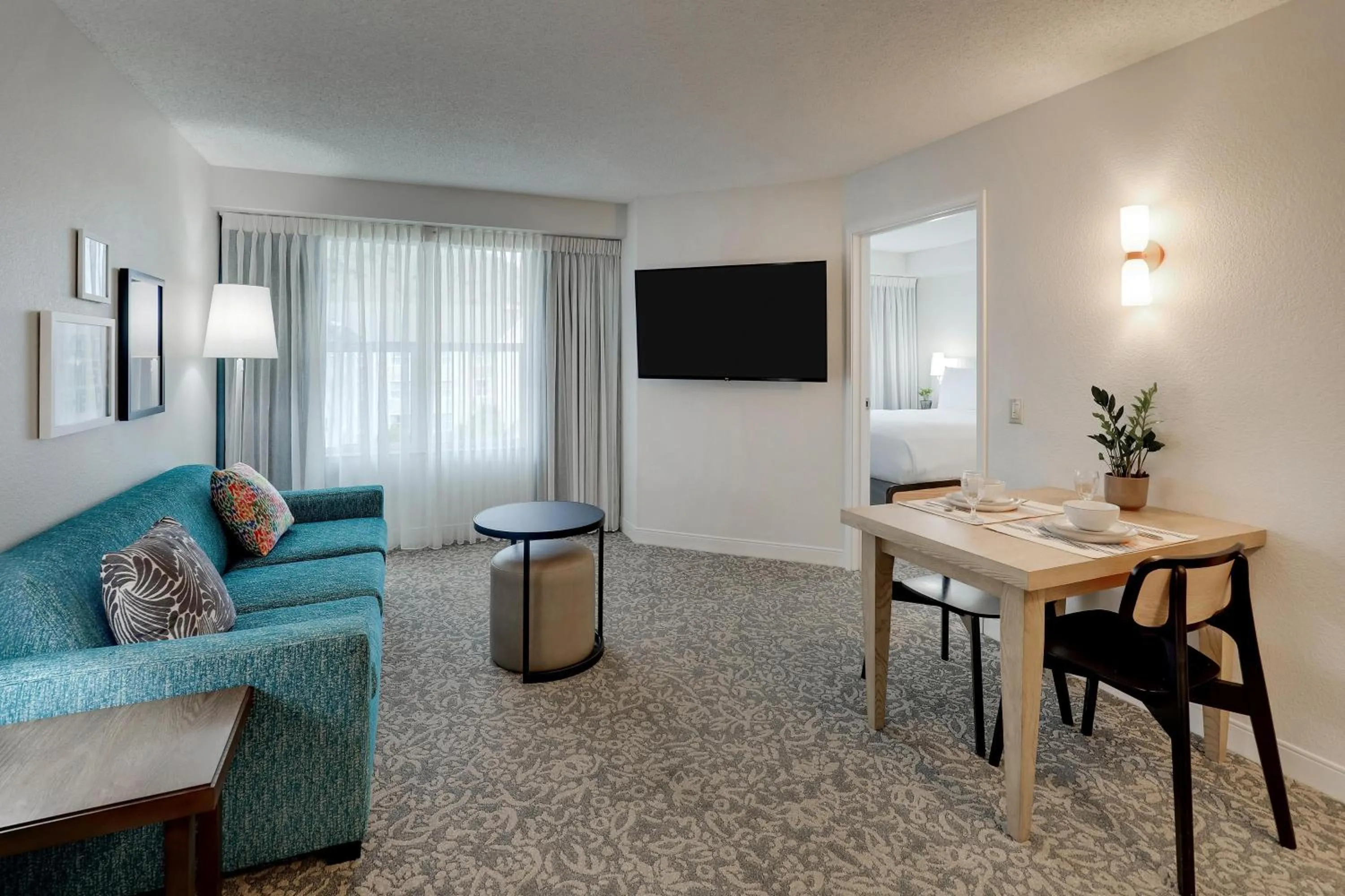 One-Bedroom Queen Suite with Bathtub - Mobility Accessible in Sonesta ES Suites Anaheim Resort Area