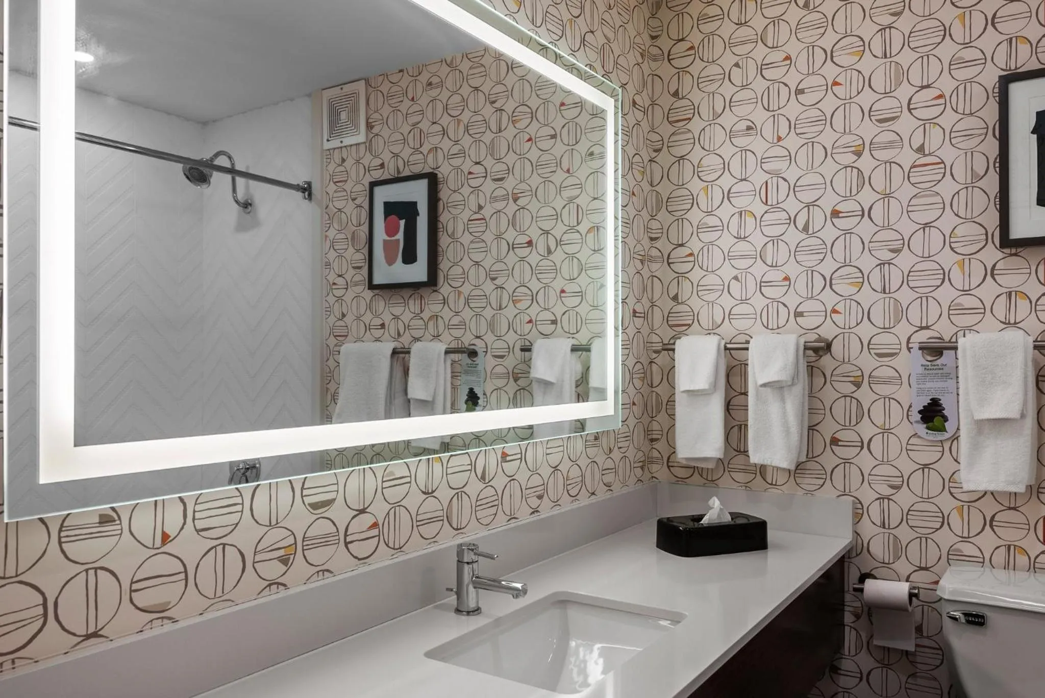 Standard Room with Two Queen Beds in Holiday Inn Niagara Falls State Park Entry by IHG