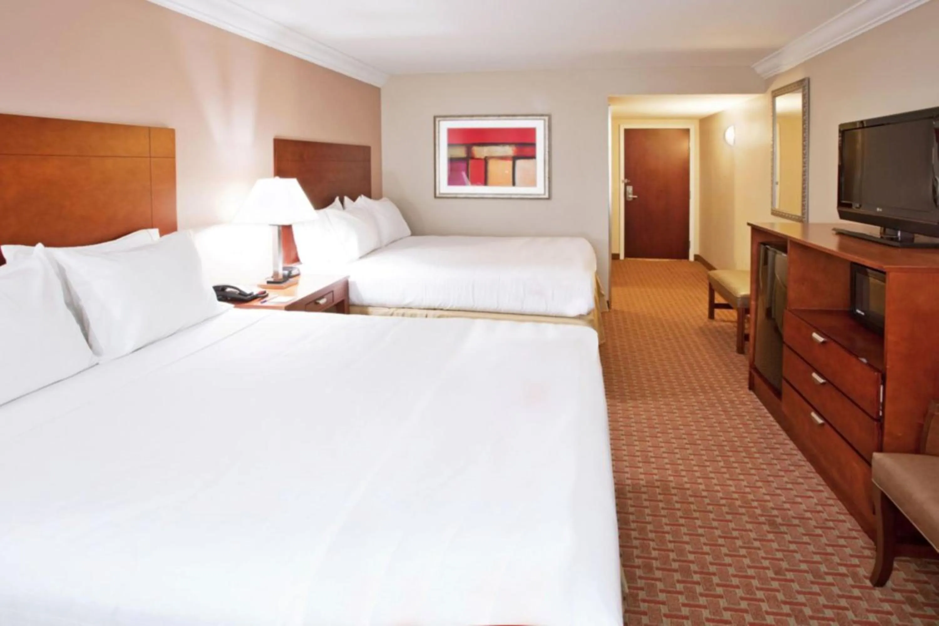 Standard Queen Room with Two Queen Beds in Holiday Inn Express & Suites Niagara Falls by IHG
