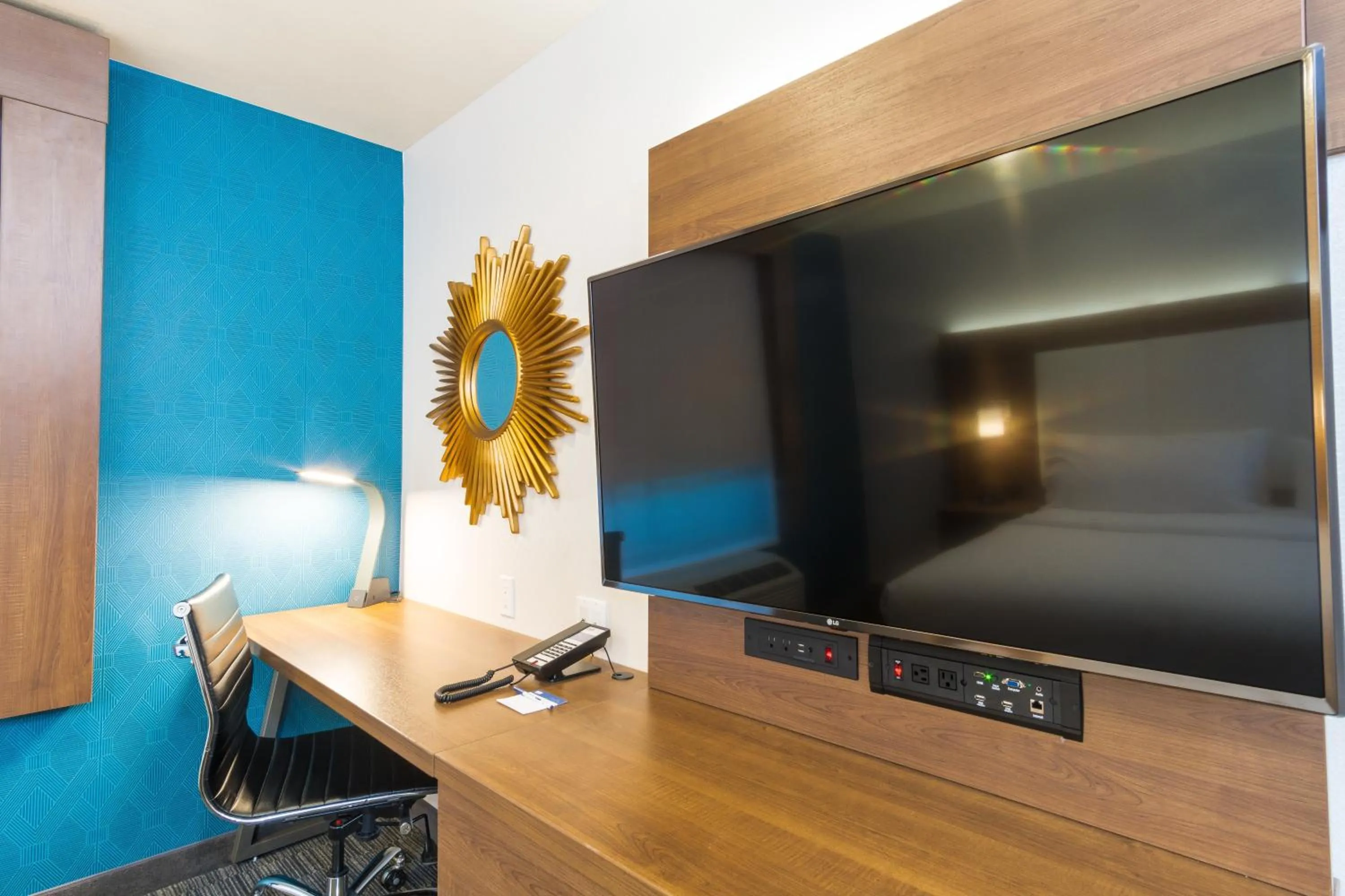 Suite - Mobility Access/Hearing Accessible in Holiday Inn Express Hollywood Walk of Fame by IHG