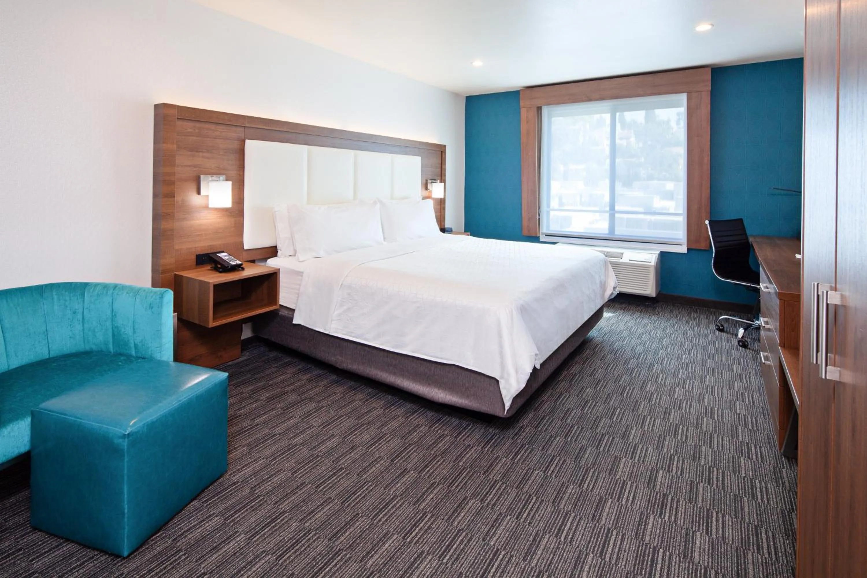 Standard King Room in Holiday Inn Express Hollywood Walk of Fame by IHG