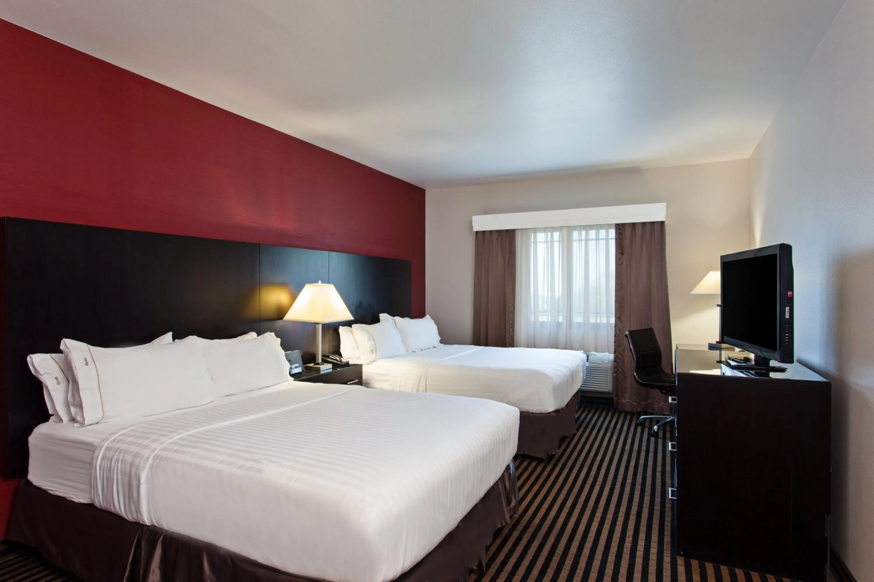 Twin Room - Non-Smoking in Holiday Inn Express Hollywood Walk of Fame by IHG