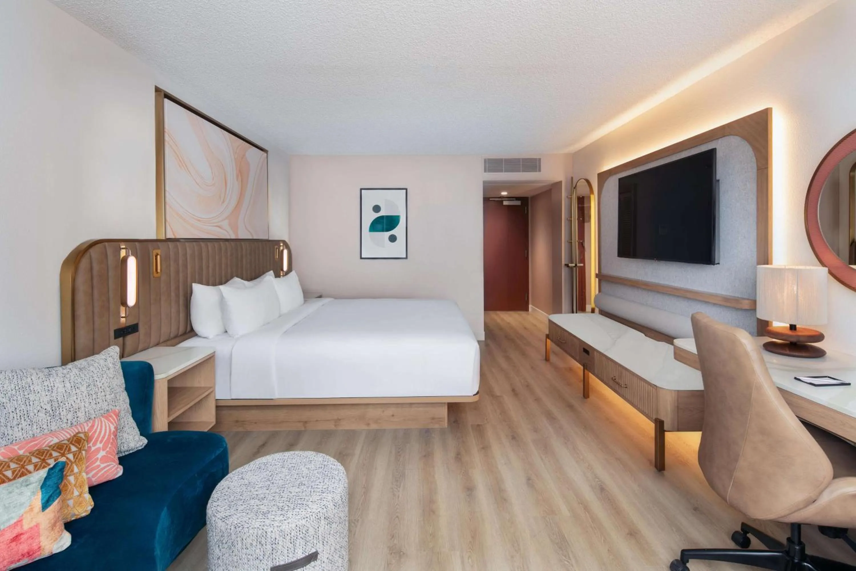 Deluxe King Room in Sonesta Miami Airport