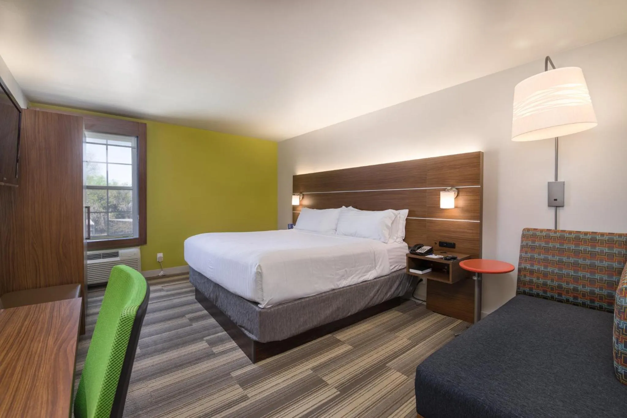 King Room - Mobility Access/Hearing Accessible in Holiday Inn Express Phoenix-Airport/University Drive by IHG