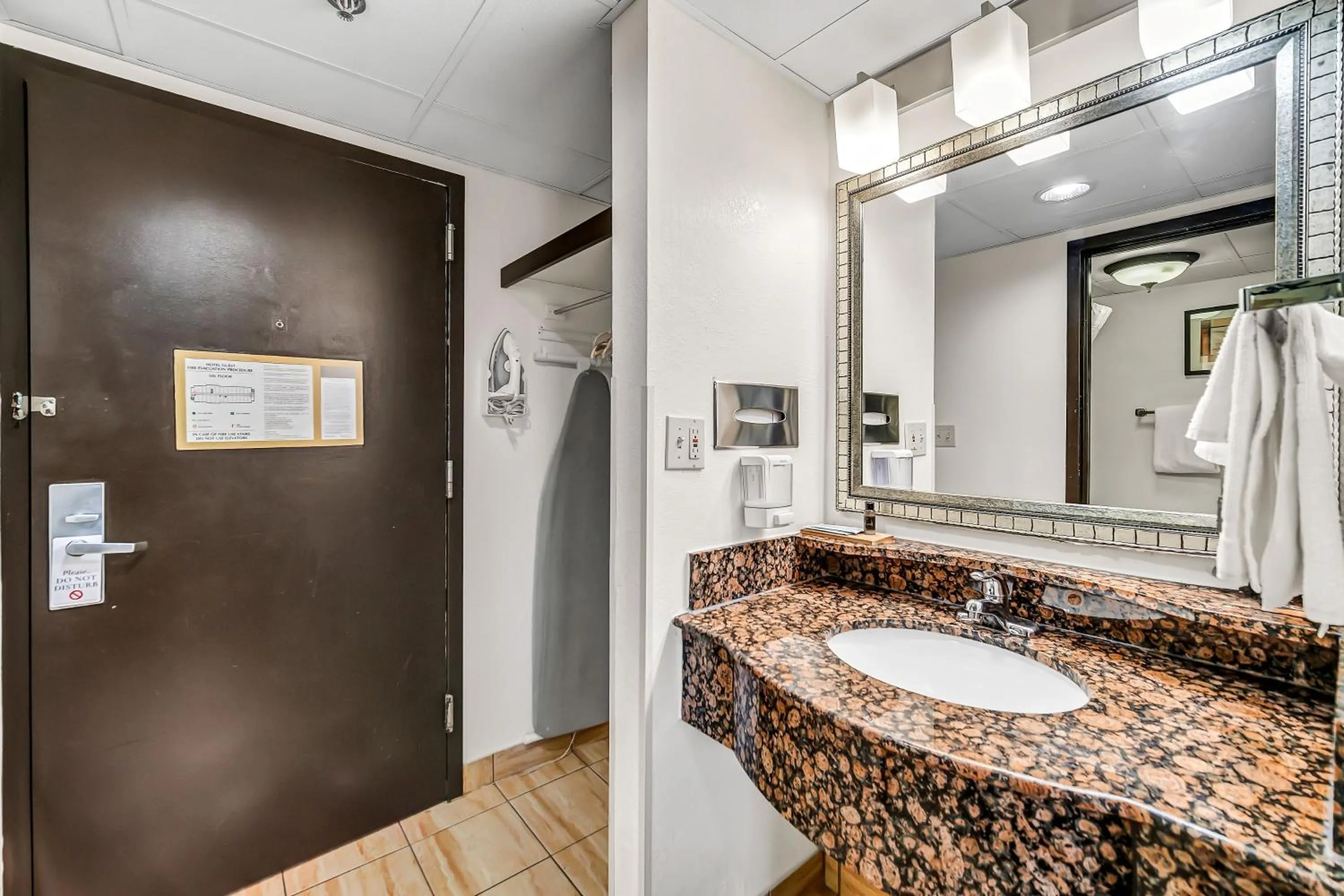 Queen Room with Two Queen Beds - Non-Smoking in Radisson Hotel Schaumburg