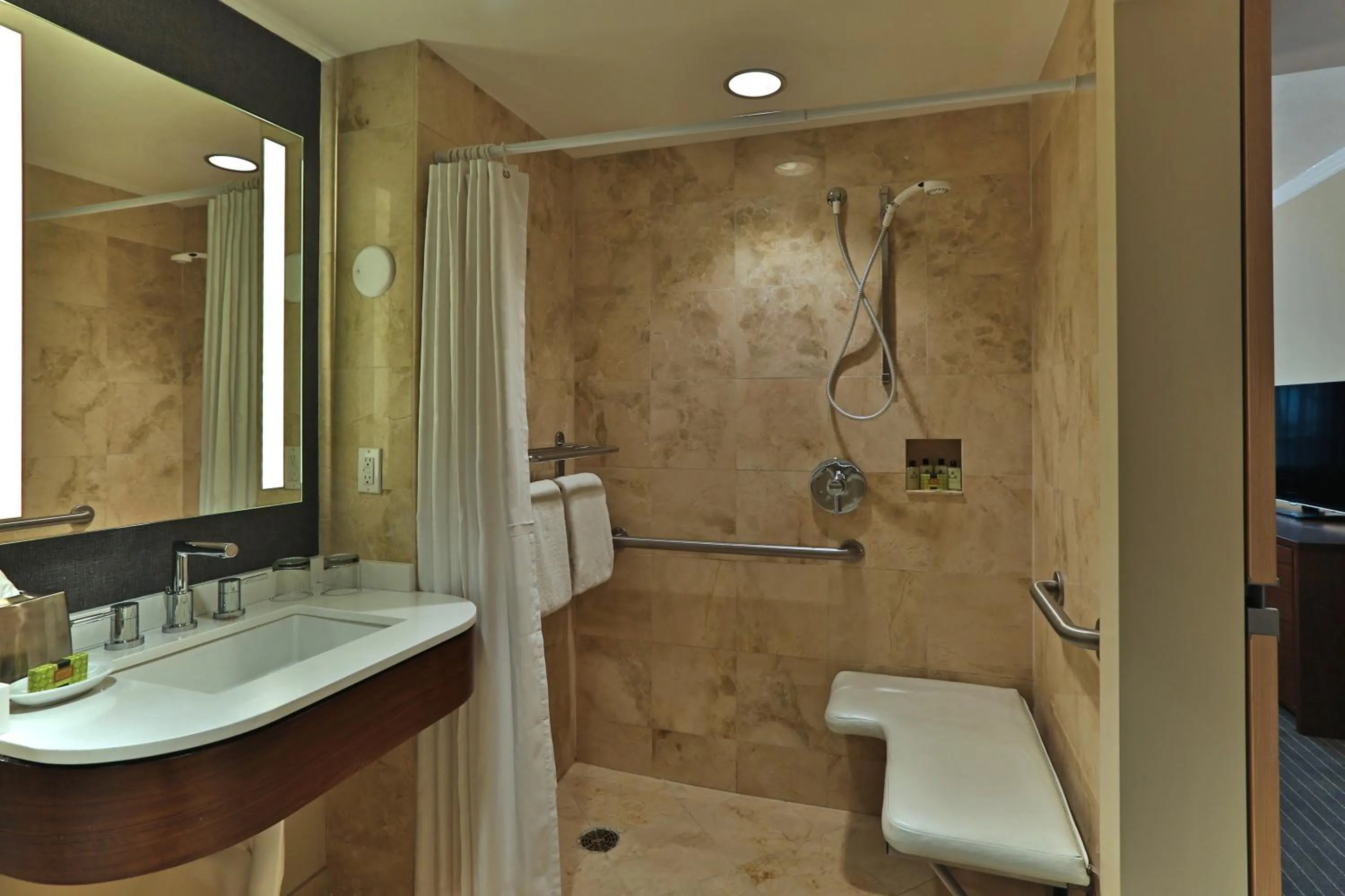 Twin Room with Mobility Accessible Roll In Shower in InterContinental At Doral Miami by IHG