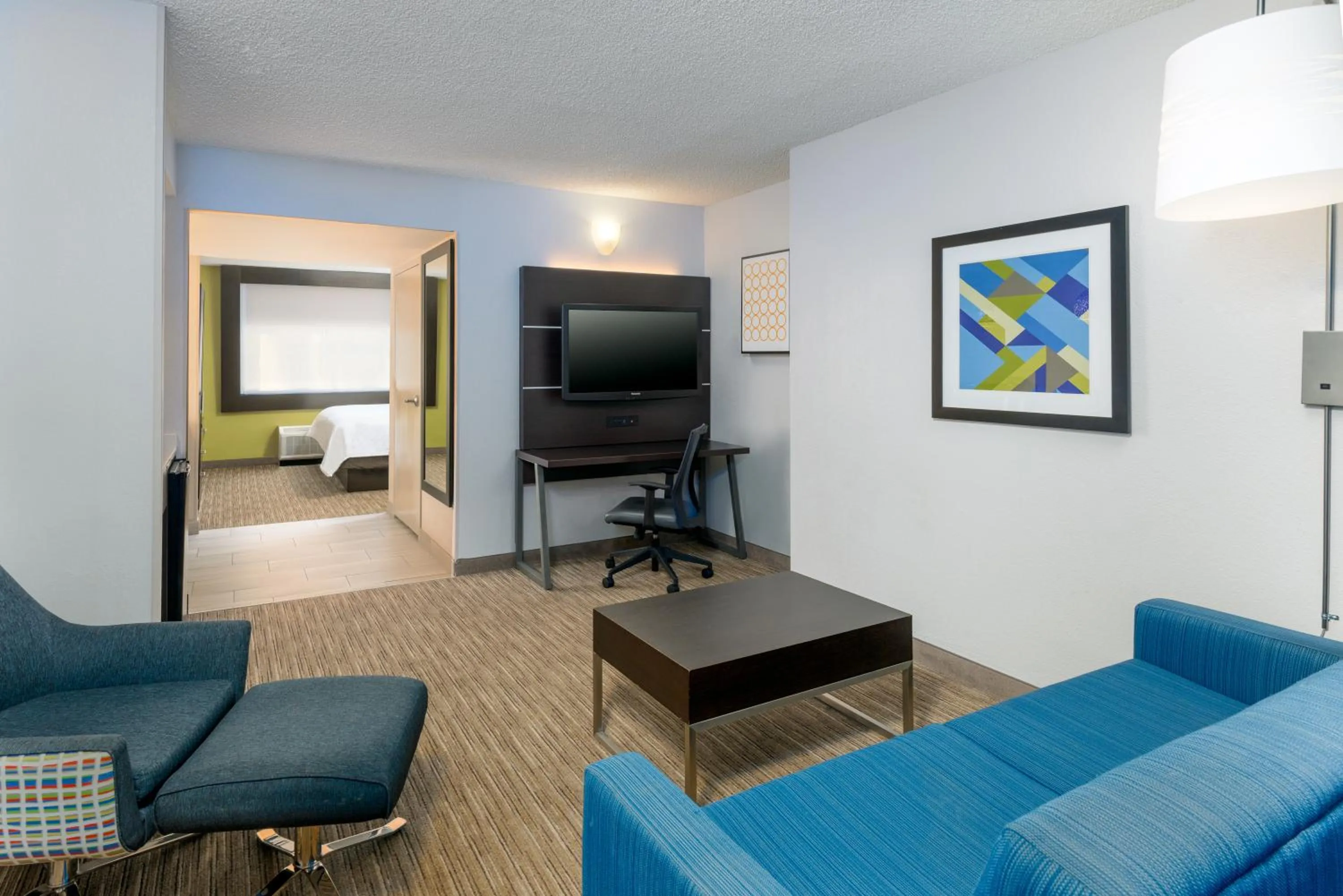 King Suite in Holiday Inn Express Miami Airport Doral Area by IHG