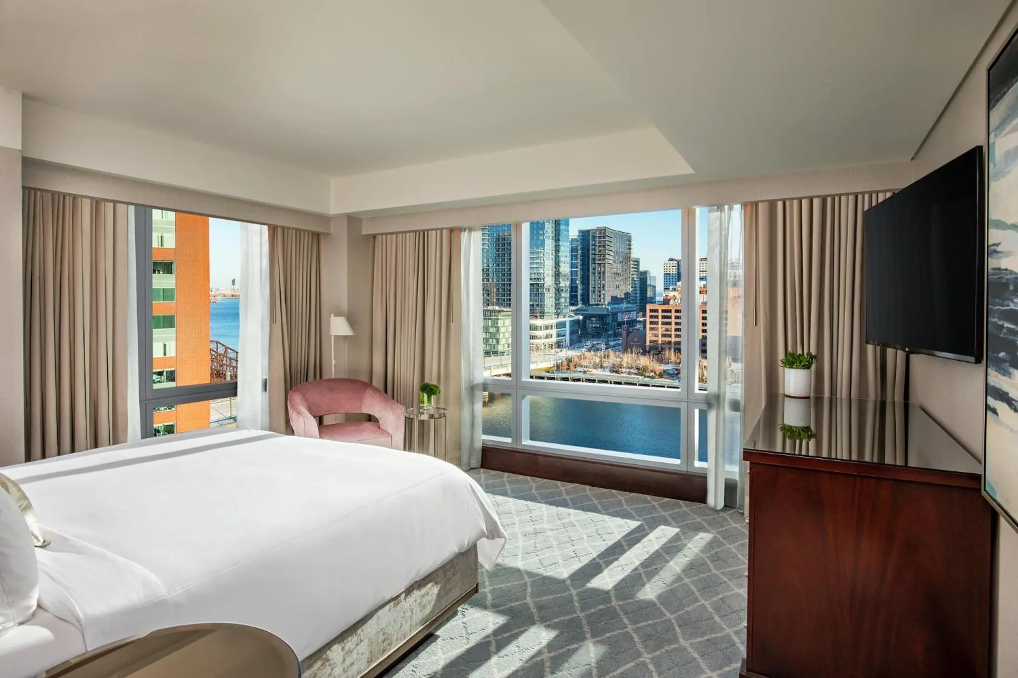 One-Bedroom King Suite in InterContinental Boston by IHG
