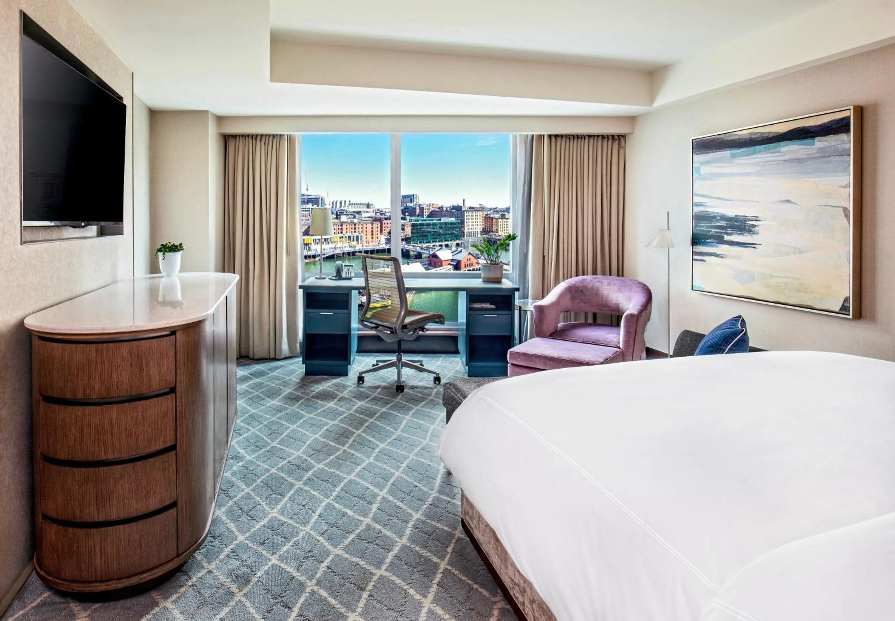 Classic King Room with Channel View in InterContinental Boston by IHG