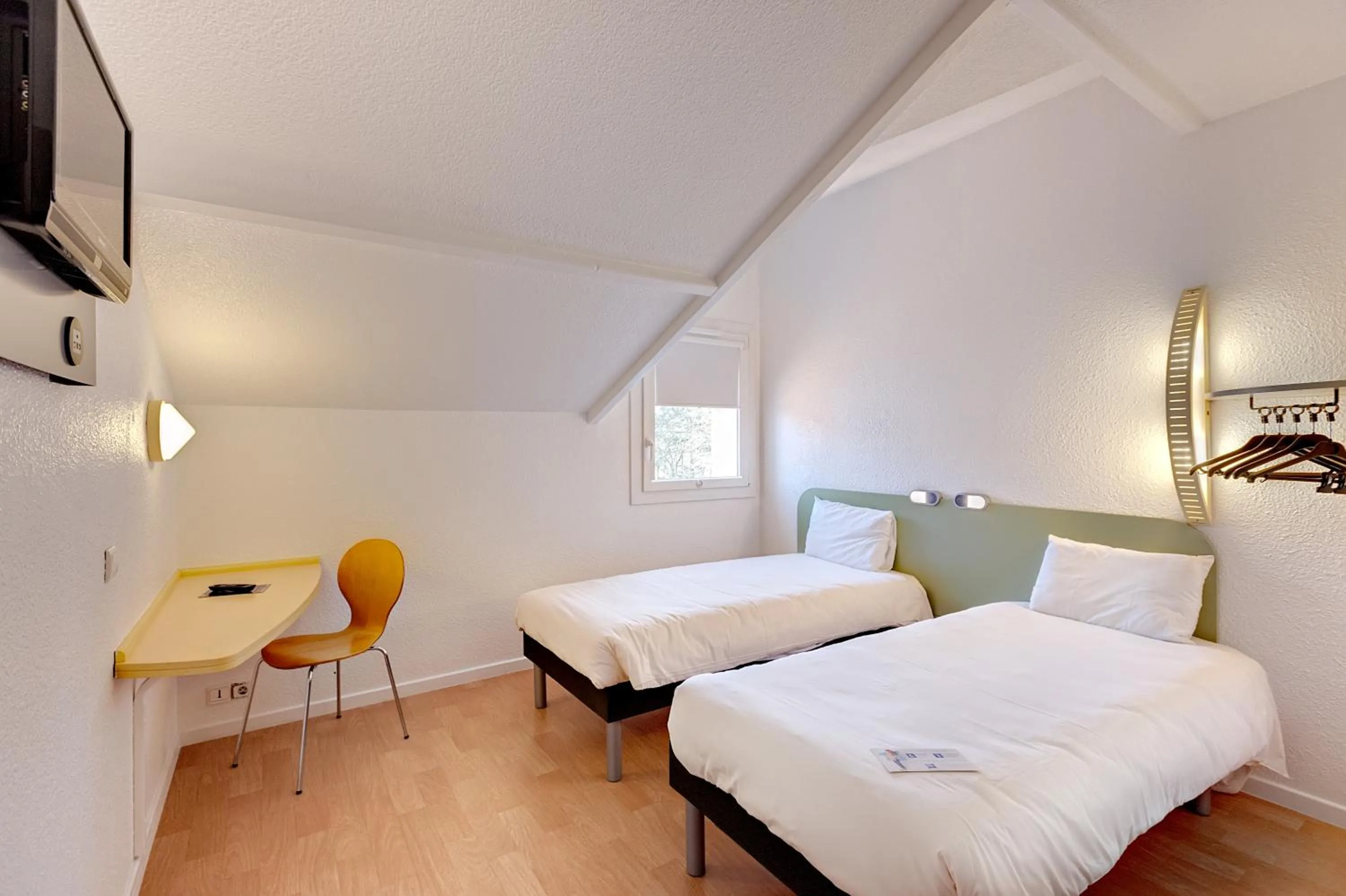 Twin Room in Ibis Budget Agen