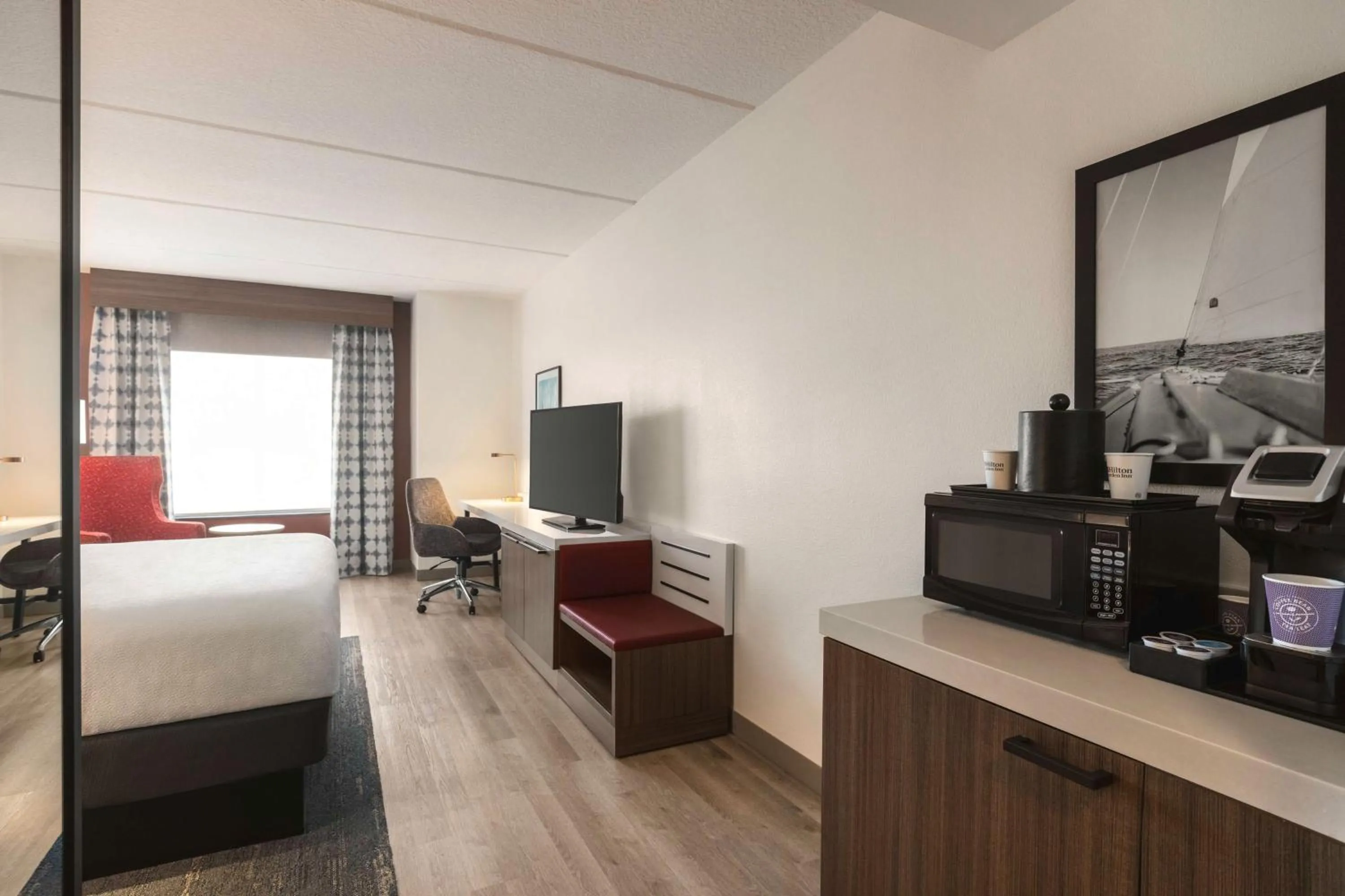 King Room with Tub - Mobility and Hearing Access in Hilton Garden Inn Palm Coast Town Center