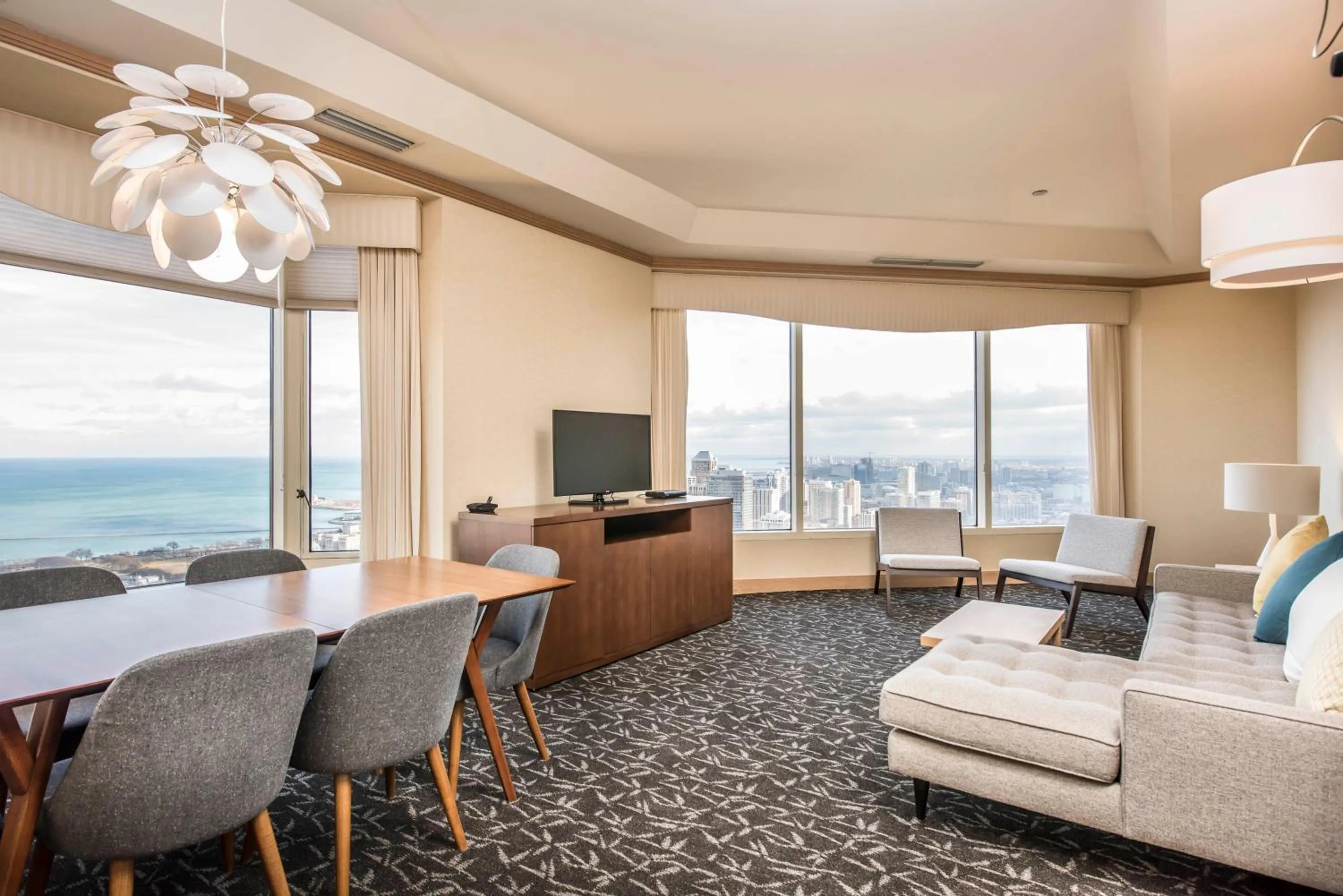 Deluxe One-Bedroom Suite in The Buckingham Hotel