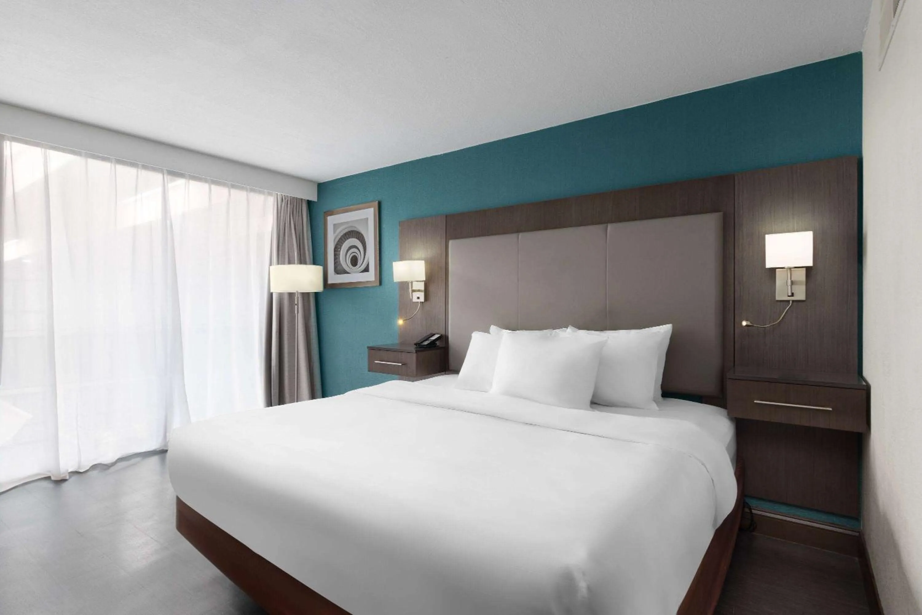 King Room - Non-Smoking in Wingate by Wyndham Kansas City