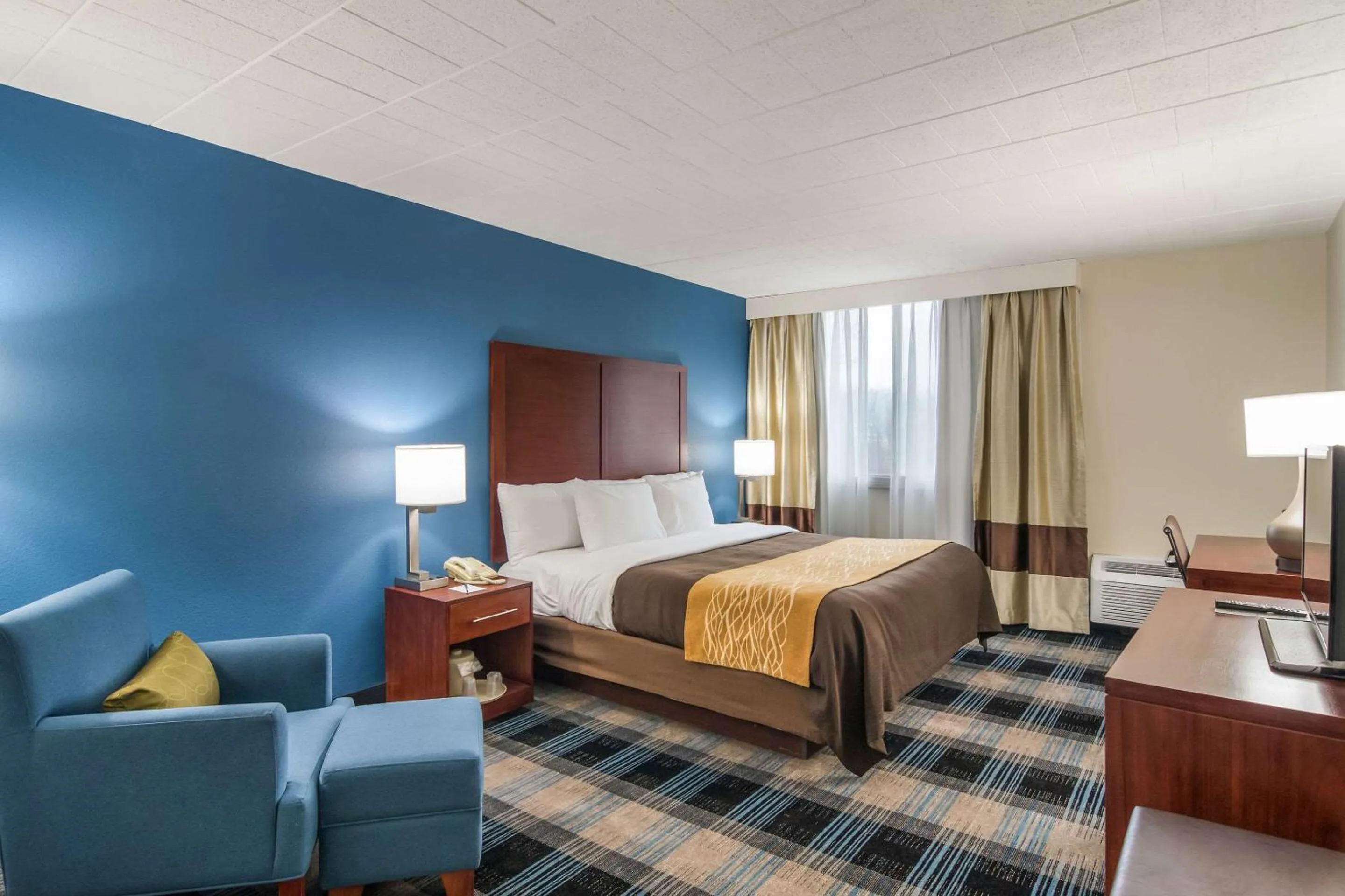 King Room - Non-Smoking in Comfort Inn & Suites Pittsburgh Fox Chapel