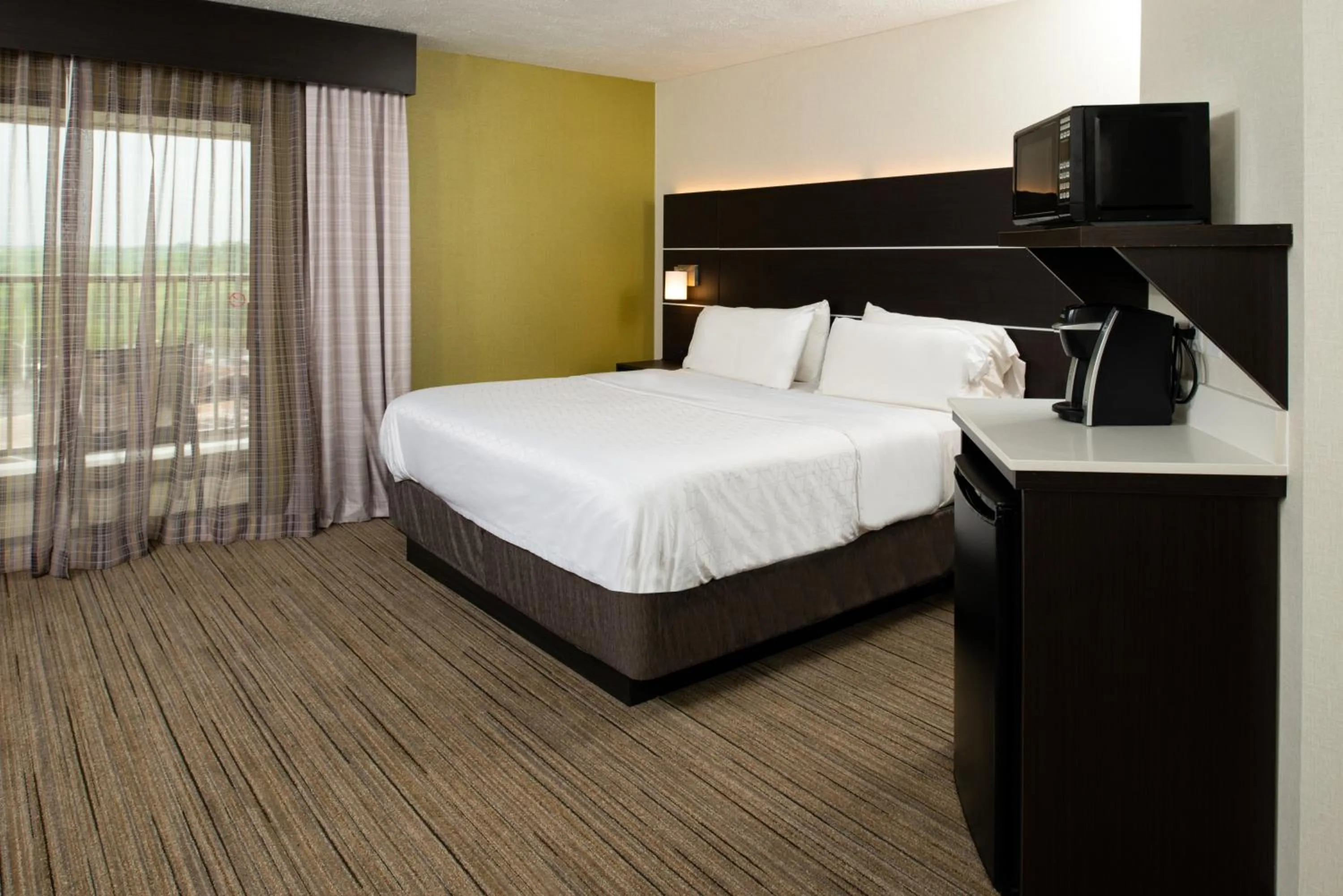 Standard King Room with Sofa Bed - Non-Smoking in Holiday Inn Express Cincinnati West by IHG