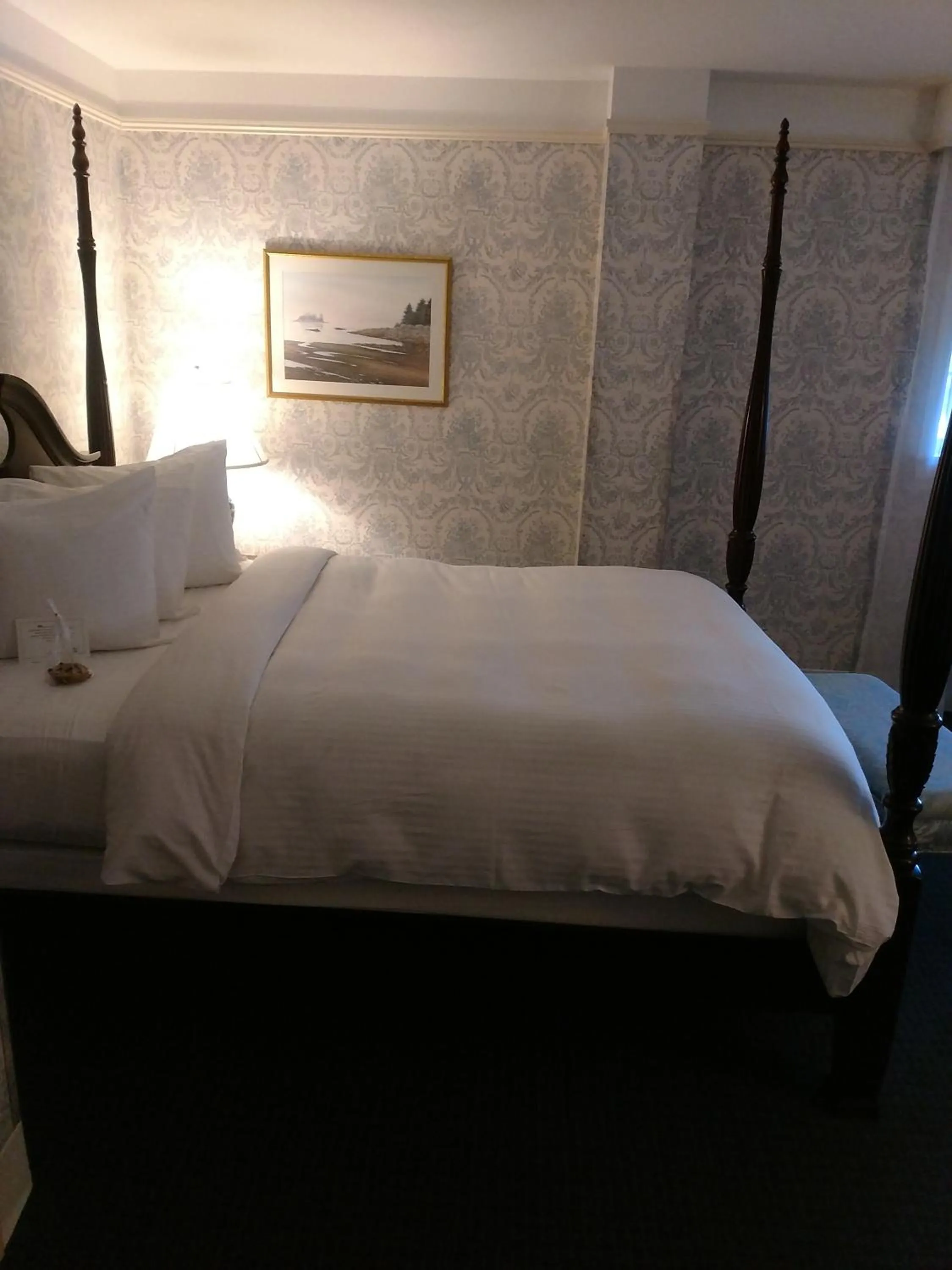 Deluxe Queen Room in The Simsbury Inn