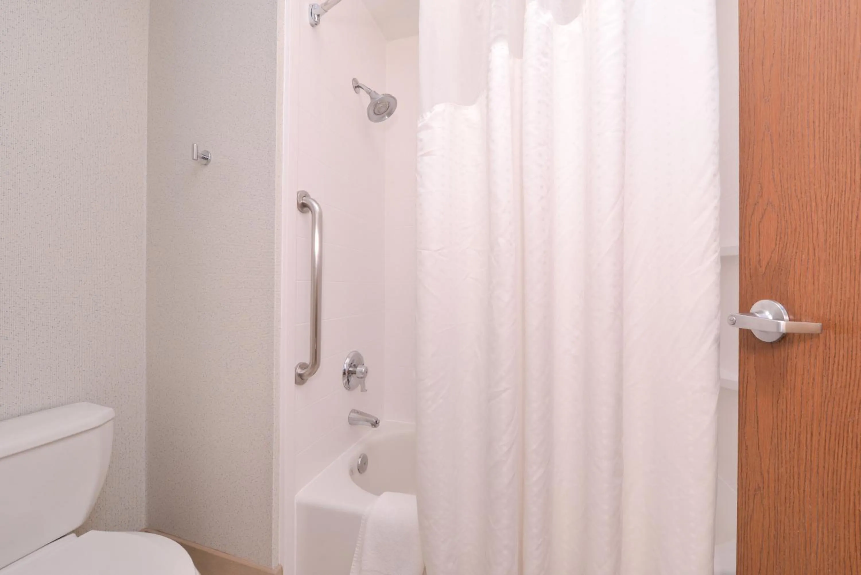 Standard Queen Room with Two Queen Beds in Holiday Inn Express Glenwood Springs Aspen Area by IHG