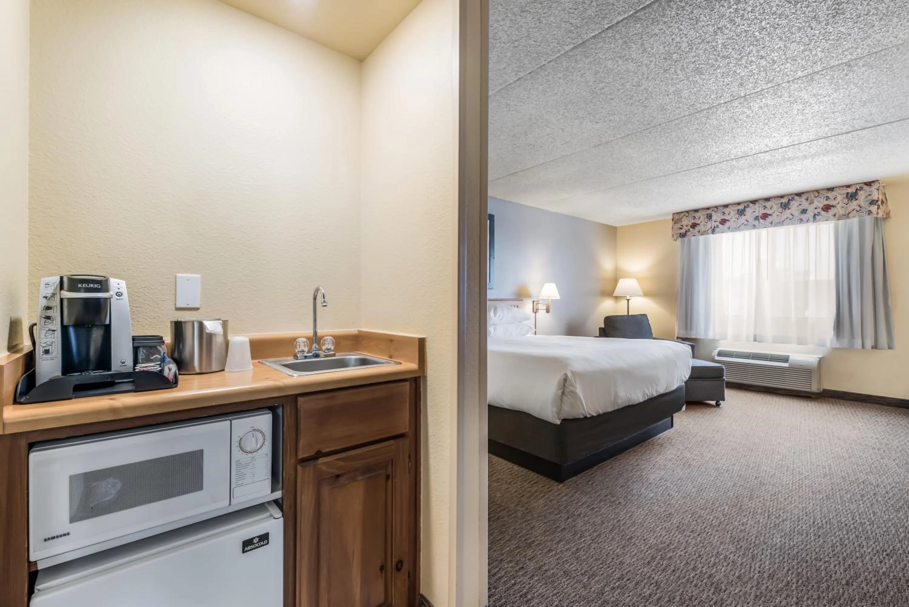 King Suite with Spa Bath in Red Lion Inn & Suites Goodyear