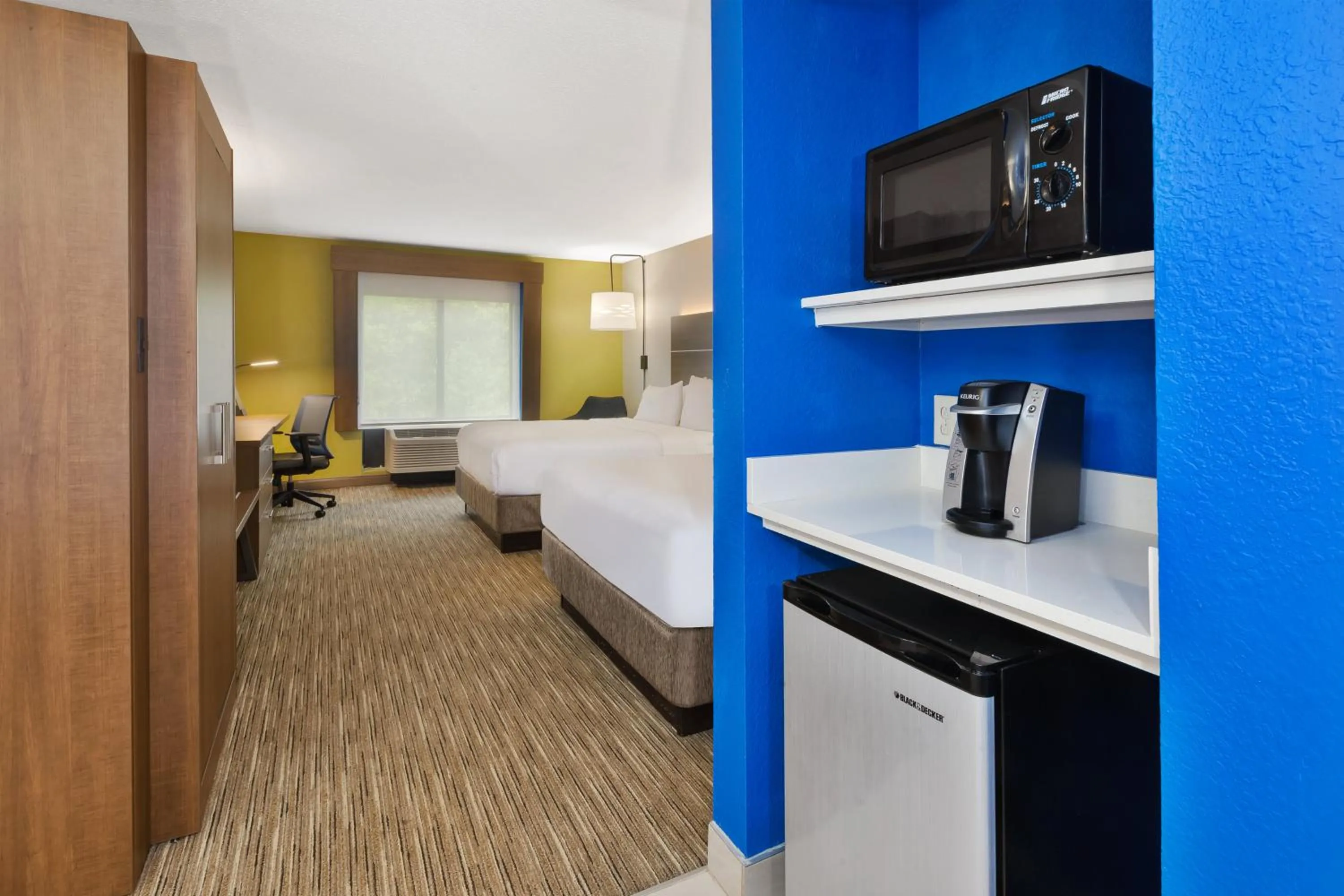 Standard Queen Room with Two Queen Beds in Holiday Inn Express & Suites Chesapeake by IHG