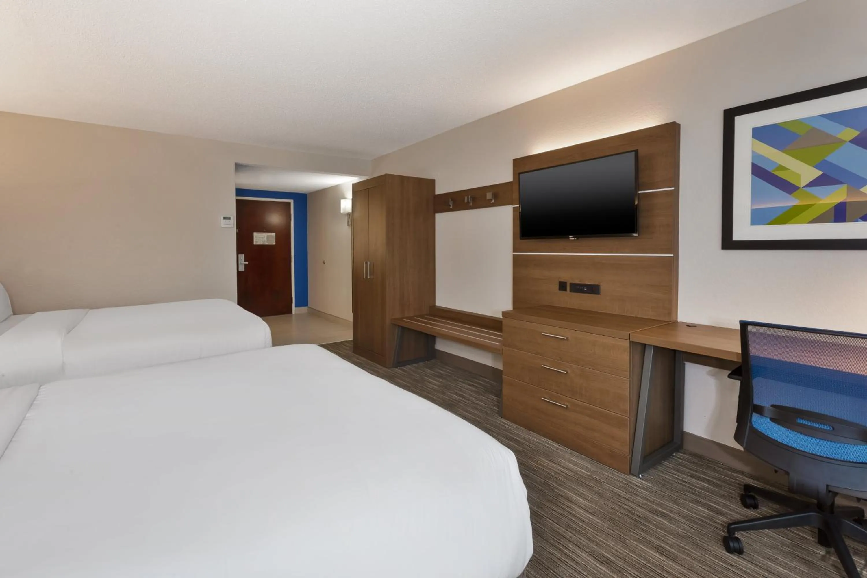 Queen Room with Two Queen Beds and Mobility Accessible Bathtub in Holiday Inn Express & Suites Chesapeake by IHG