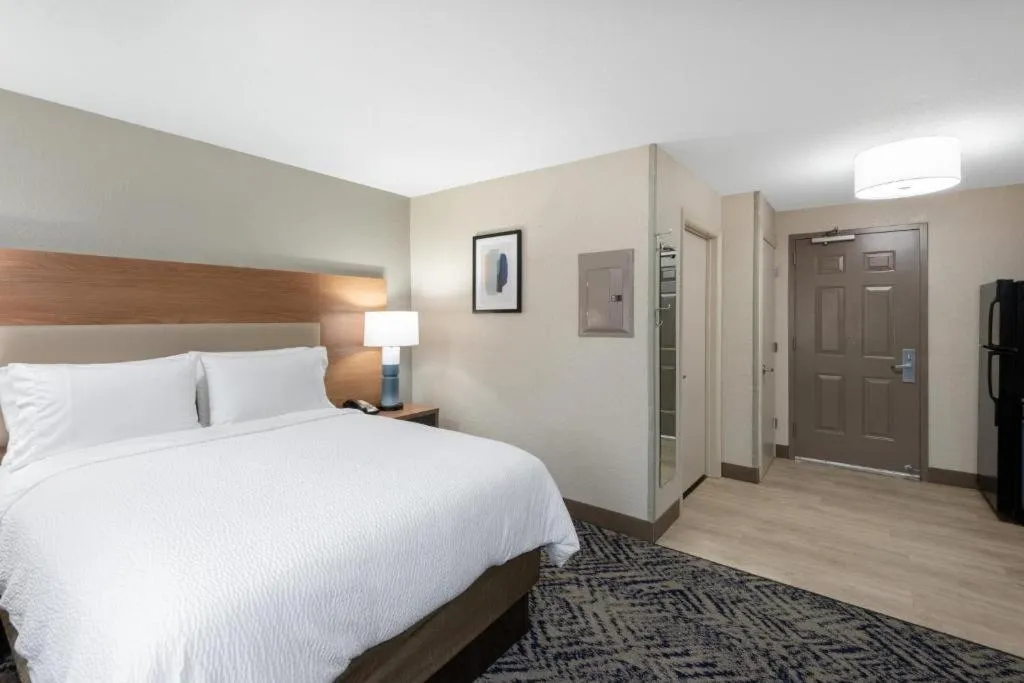 One-Bedroom Queen Room with Mobility Accessible Tub - Non-Smoking in Candlewood Suites Chesapeake-Suffolk by IHG