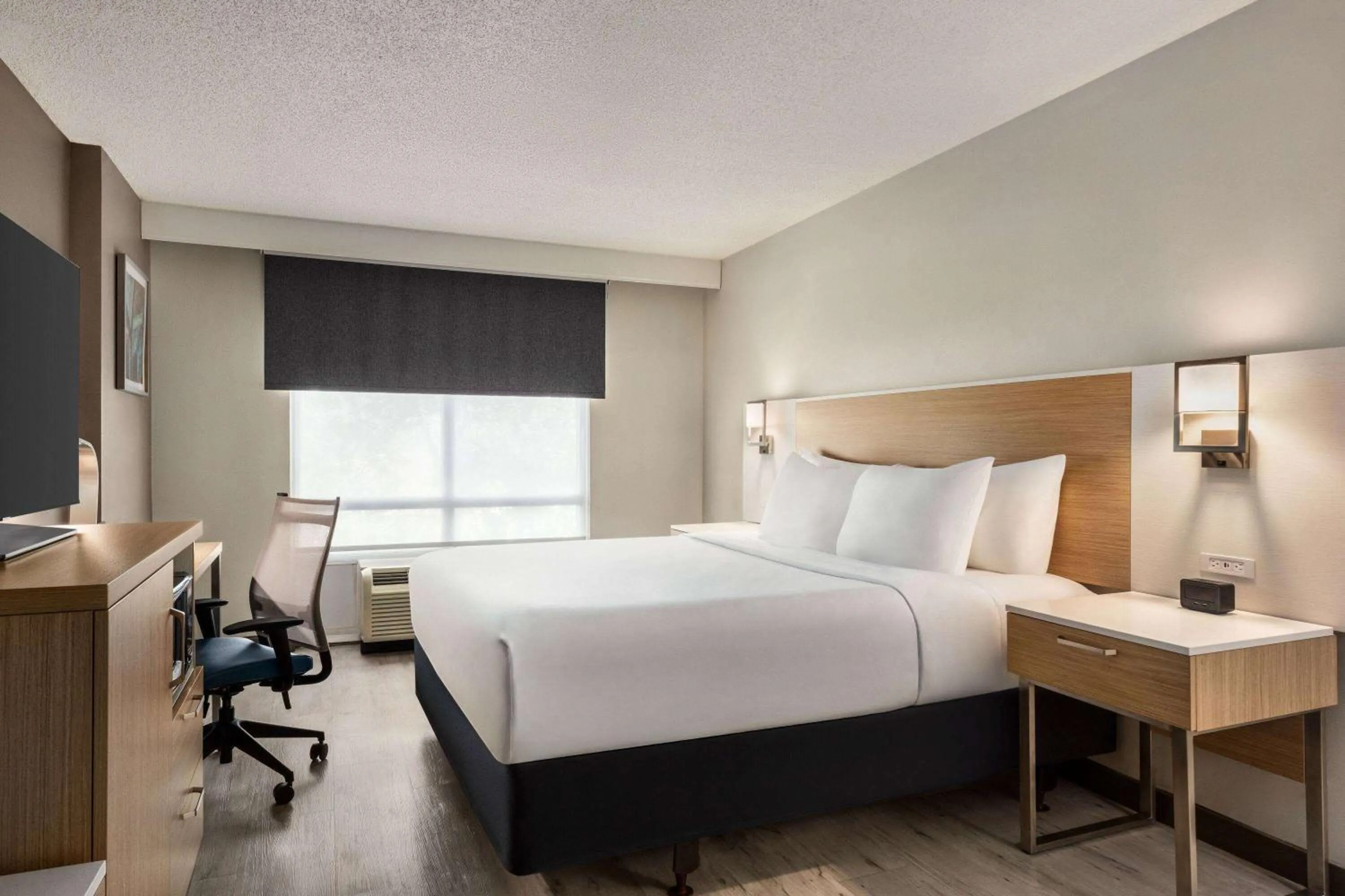 King Room - Mobility Access/Non-Smoking in Wyndham Garden Duluth