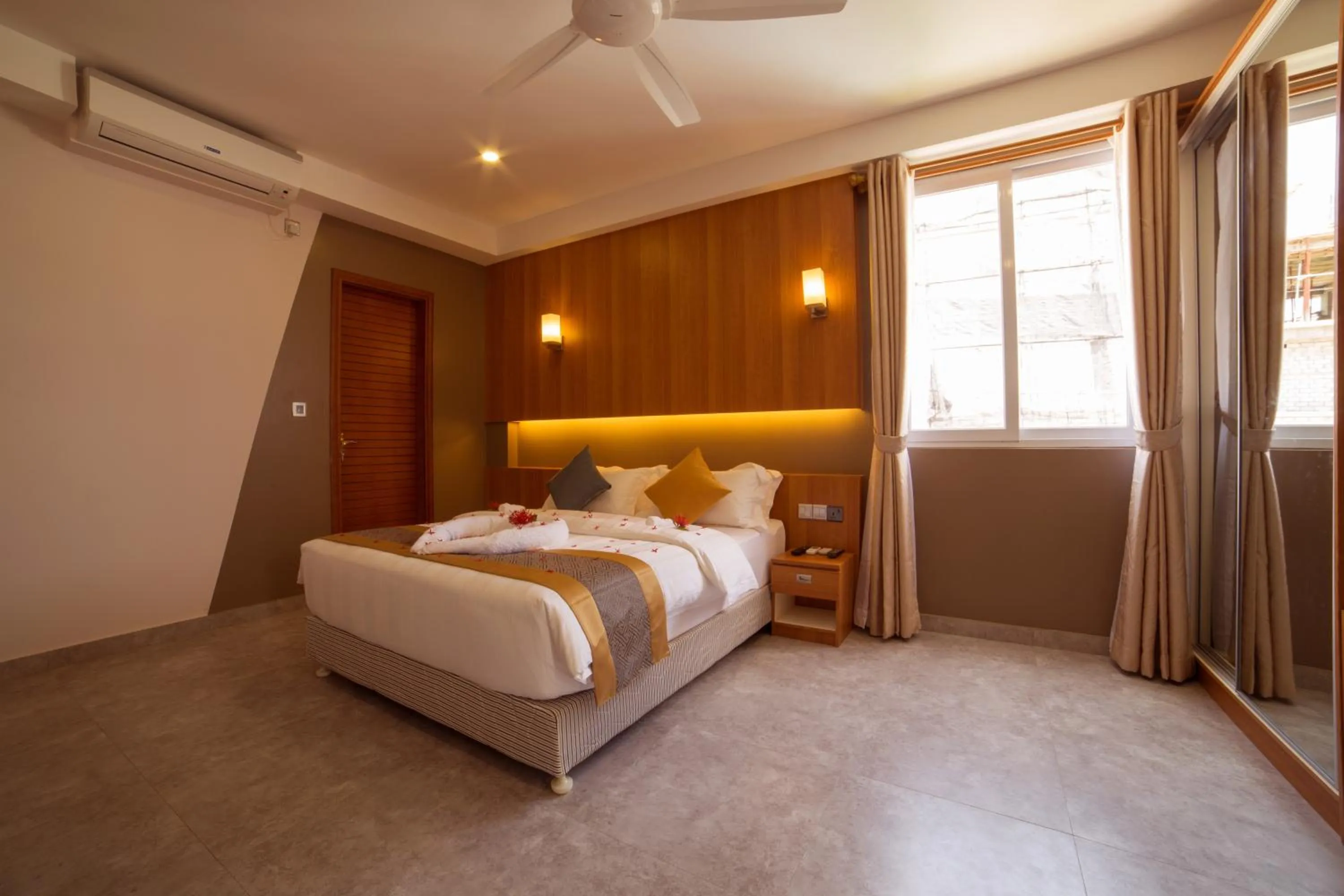Deluxe Double Room in Kuredhi Beach Inn