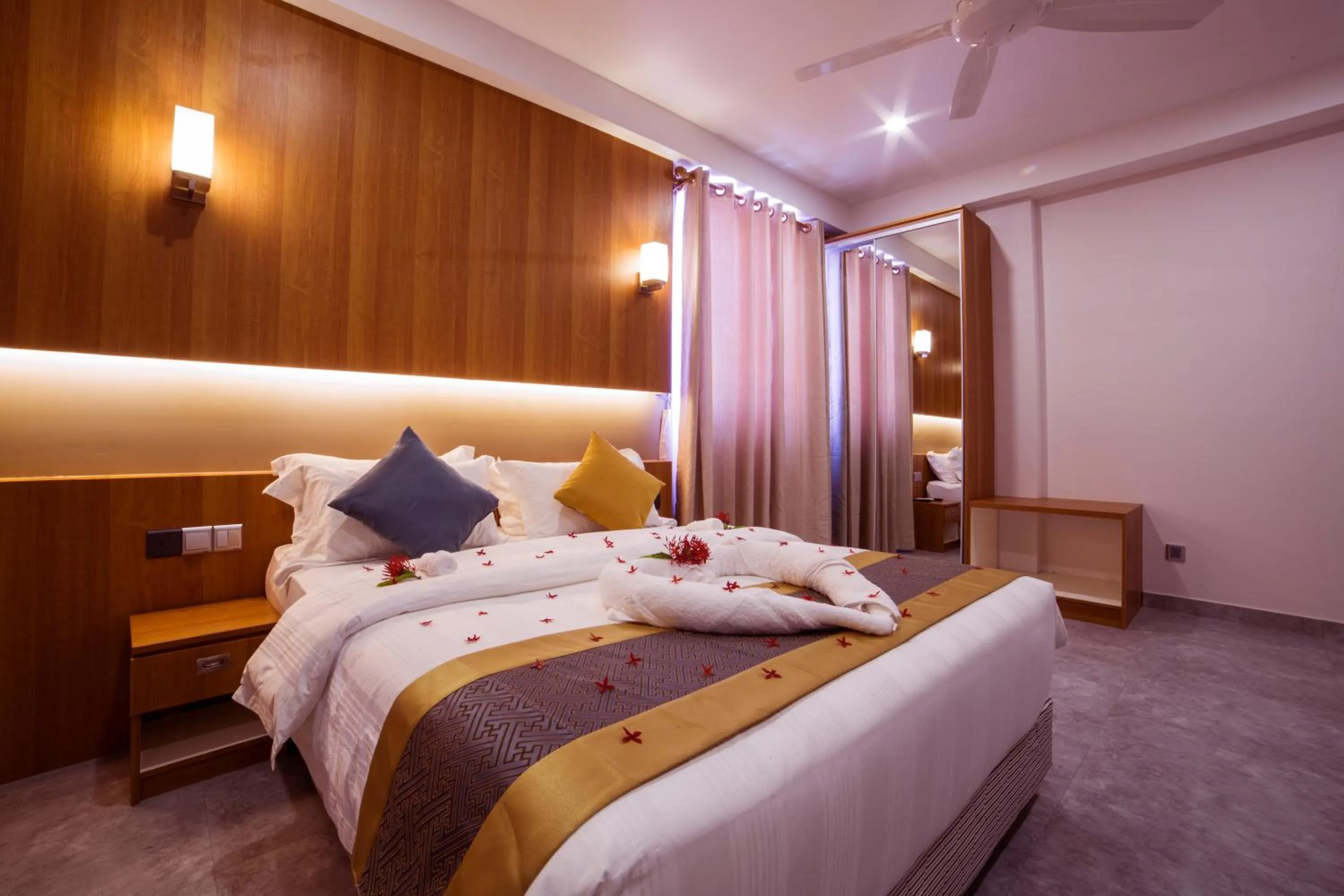 Deluxe Double Room with Balcony in Kuredhi Beach Inn