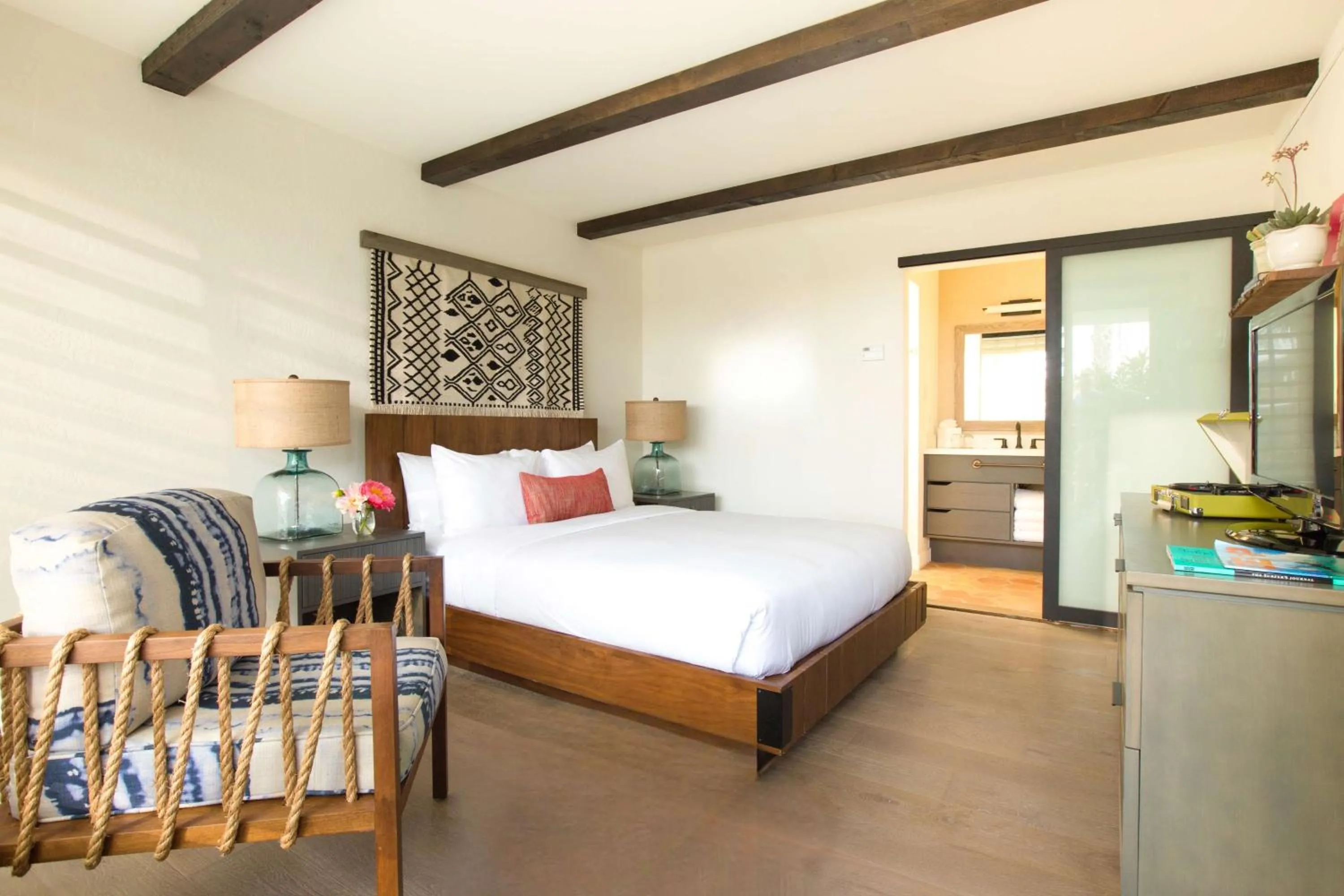 Queen Room in The Leta Santa Barbara Goleta, Tapestry Collection by Hilton