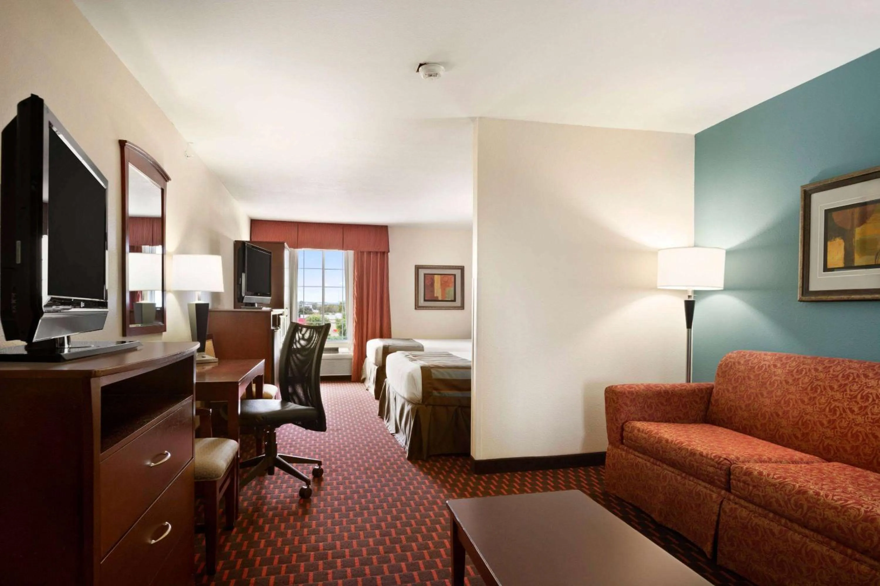 Queen Suite - Non-Smoking in Wingate by Wyndham San Marcos