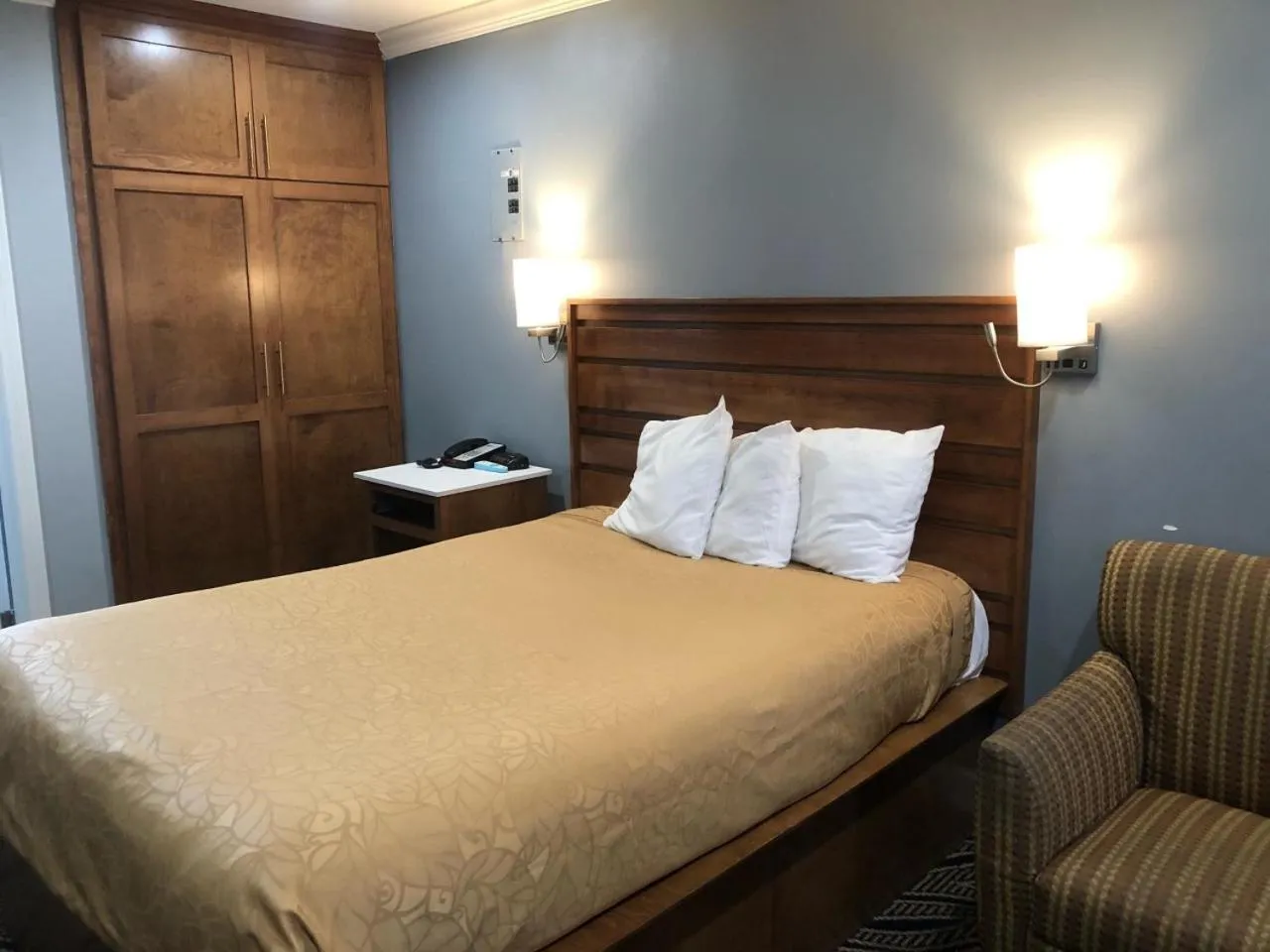 Deluxe Queen Room - Non-Smoking in Redondo Inn and Suites
