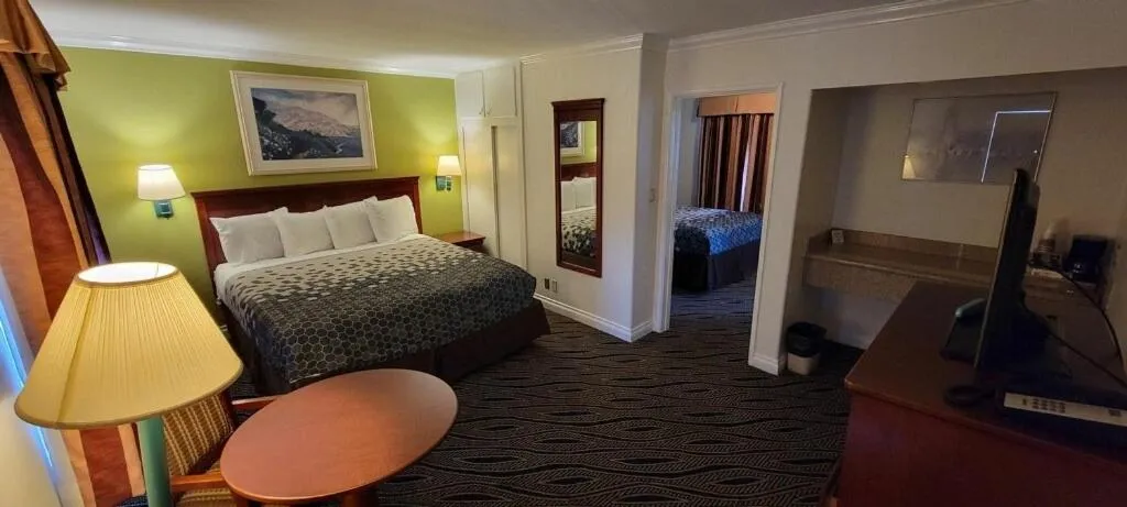 Junior Suite in Redondo Inn and Suites