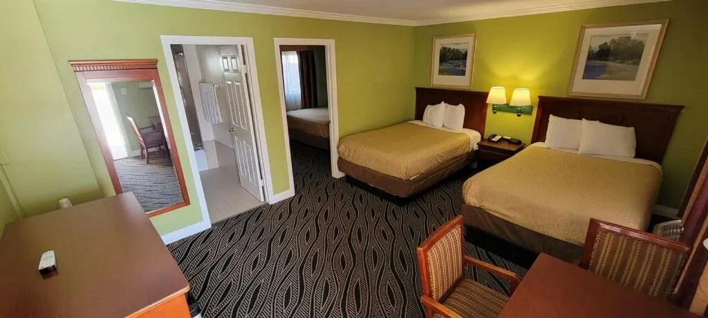 Family Suite in Redondo Inn and Suites