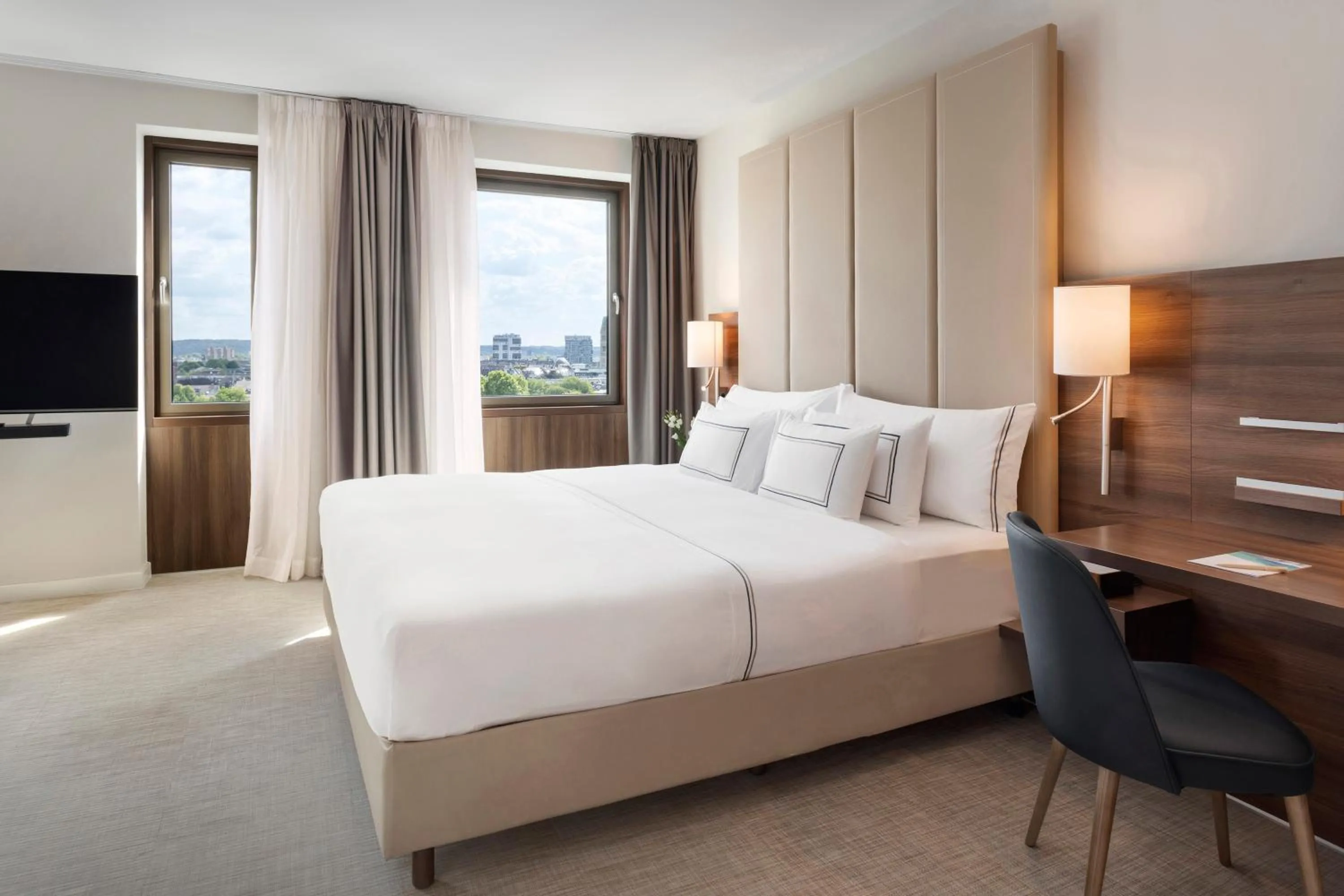 The Level Junior Suite with Executive Lounge Access in Meliá Düsseldorf