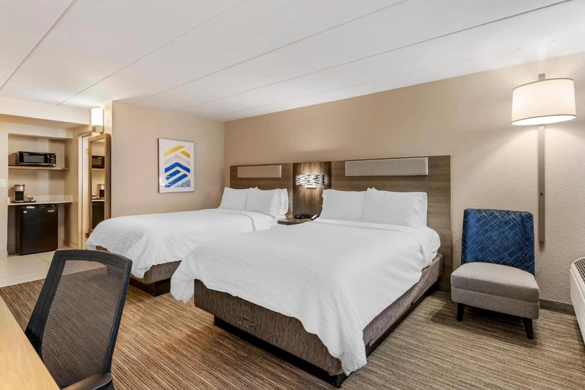 Standard Room with Two Queen Beds in Holiday Inn Express Chicago-Downers Grove by IHG