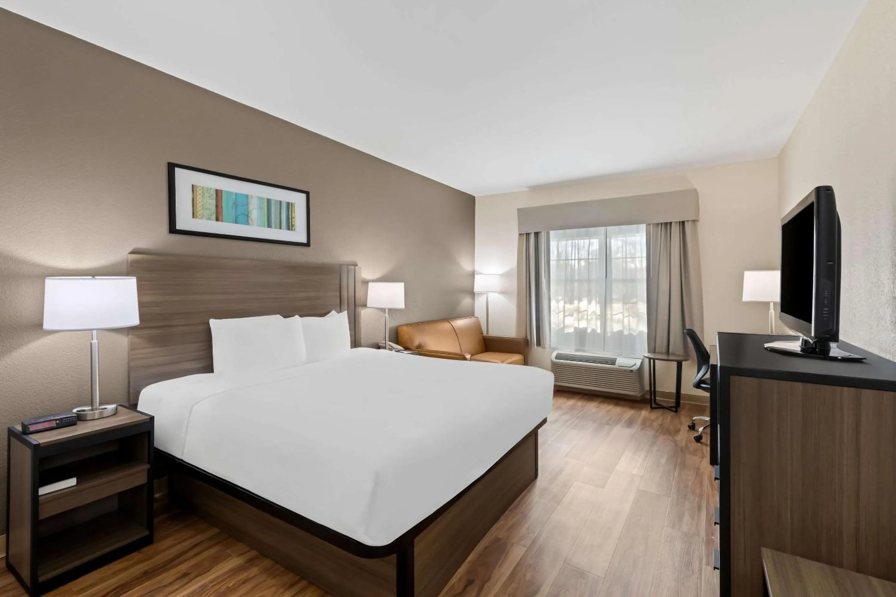 King Room with Sofa-Bed - Non-Smoking in Quality Inn Fayetteville Near Historic Downtown Square