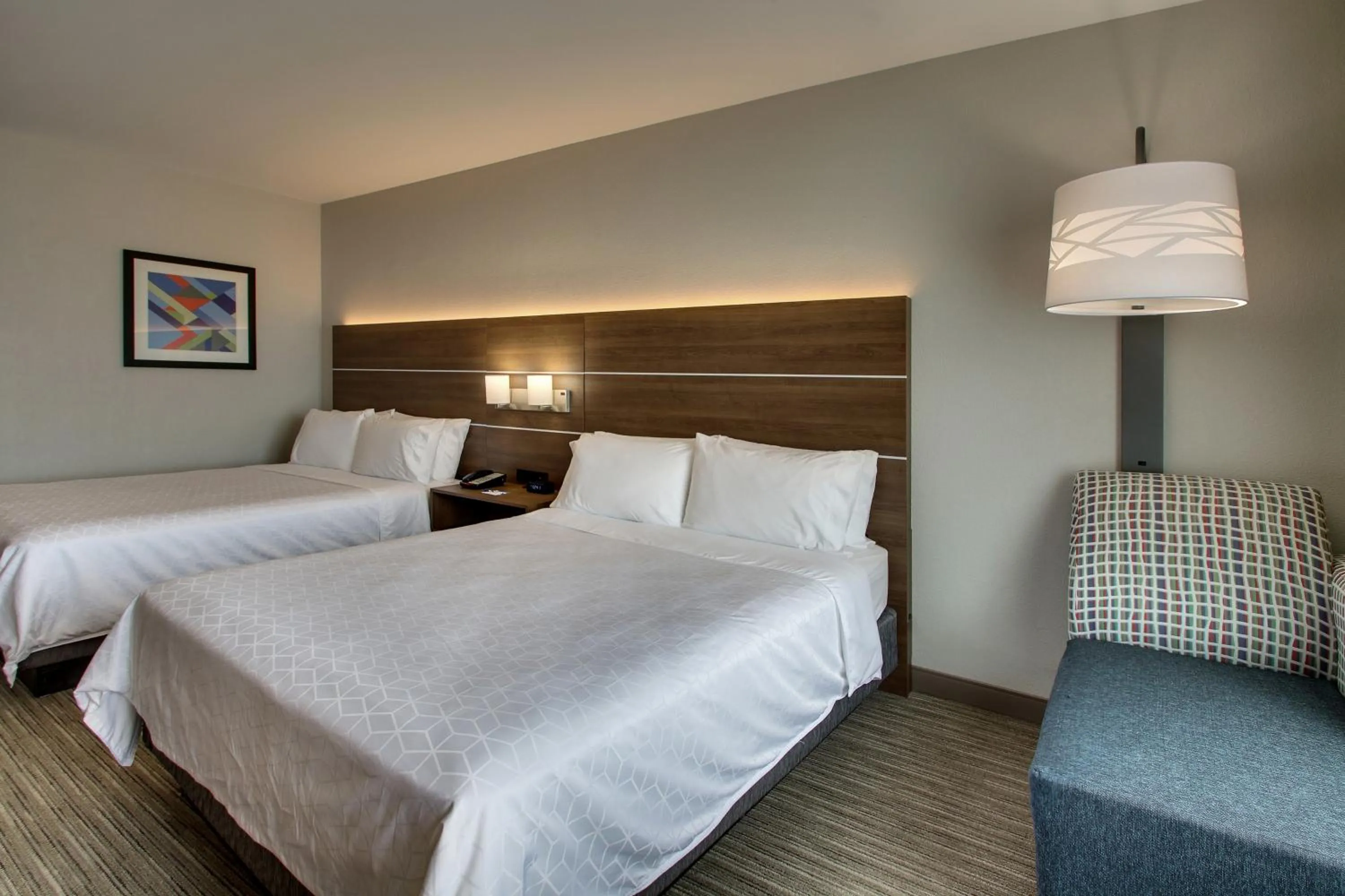 Standard Room with Two Queen Beds in Holiday Inn Express Hotel & Suites Waukegan/Gurnee by IHG