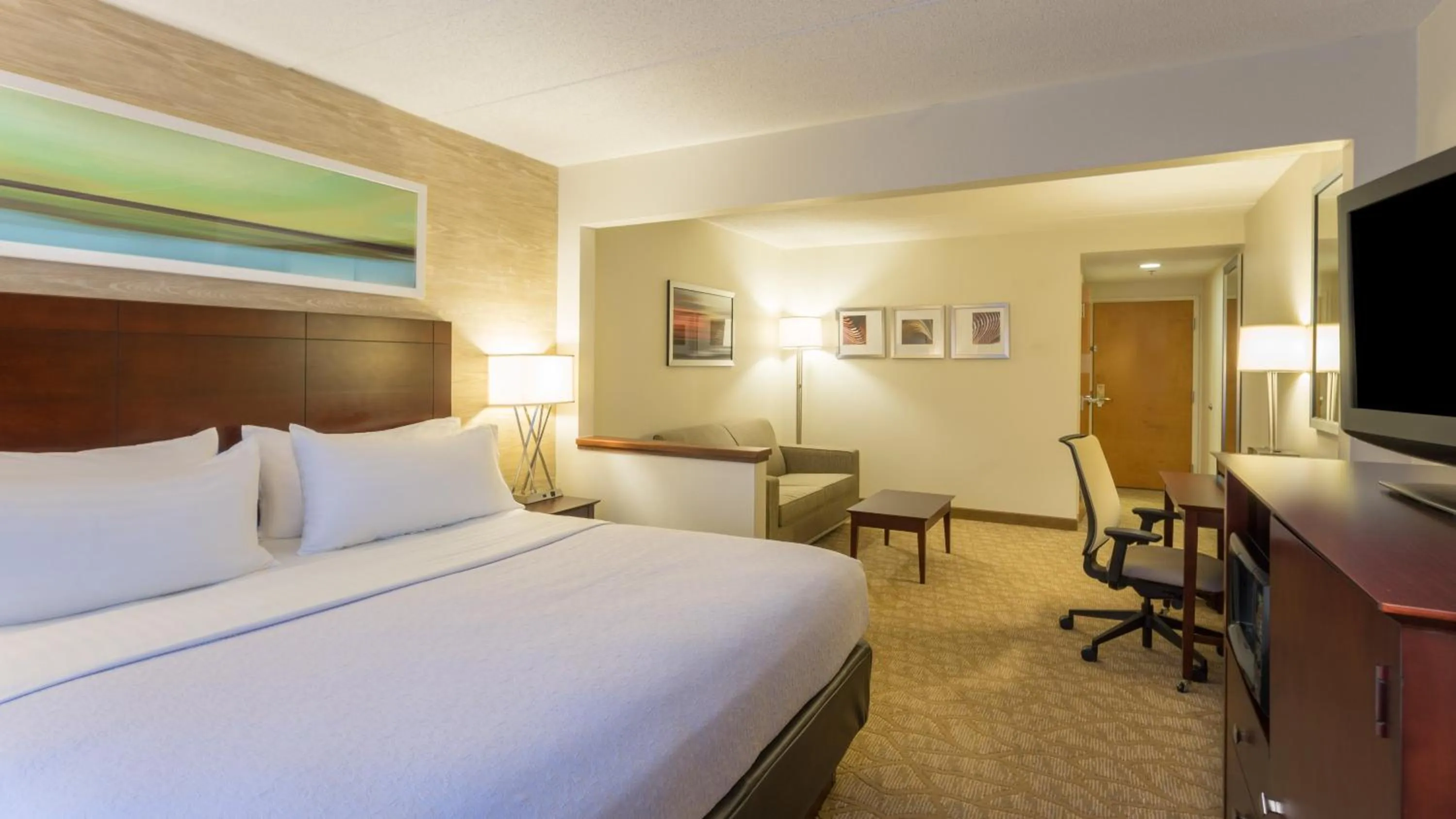 Standard Room in Holiday Inn Baltimore BWI Airport by IHG
