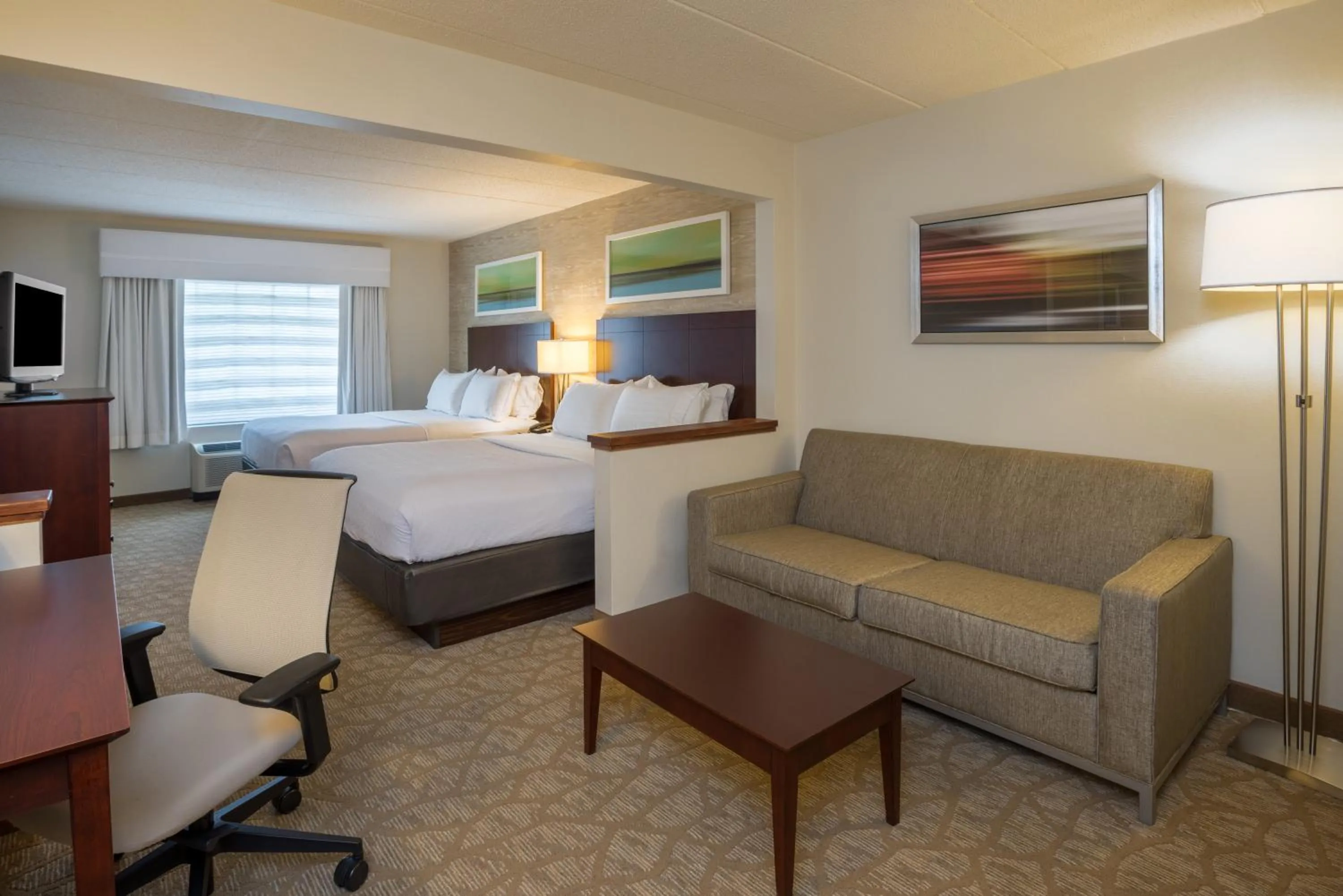 Premium Queen Room with Two Queen Beds in Holiday Inn Baltimore BWI Airport by IHG