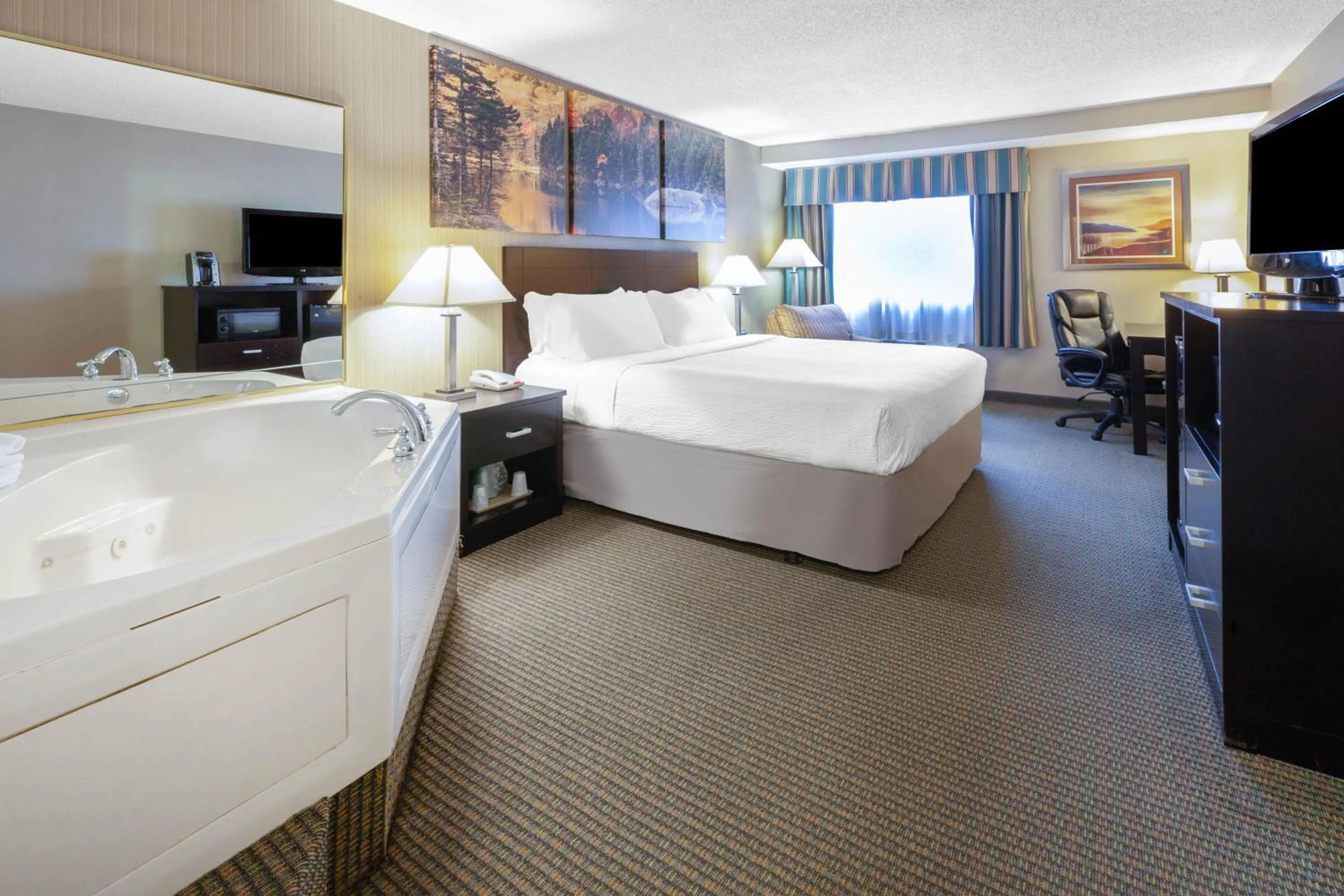 Deluxe King Room - Non-Smoking in Days Inn by Wyndham Plattsburgh