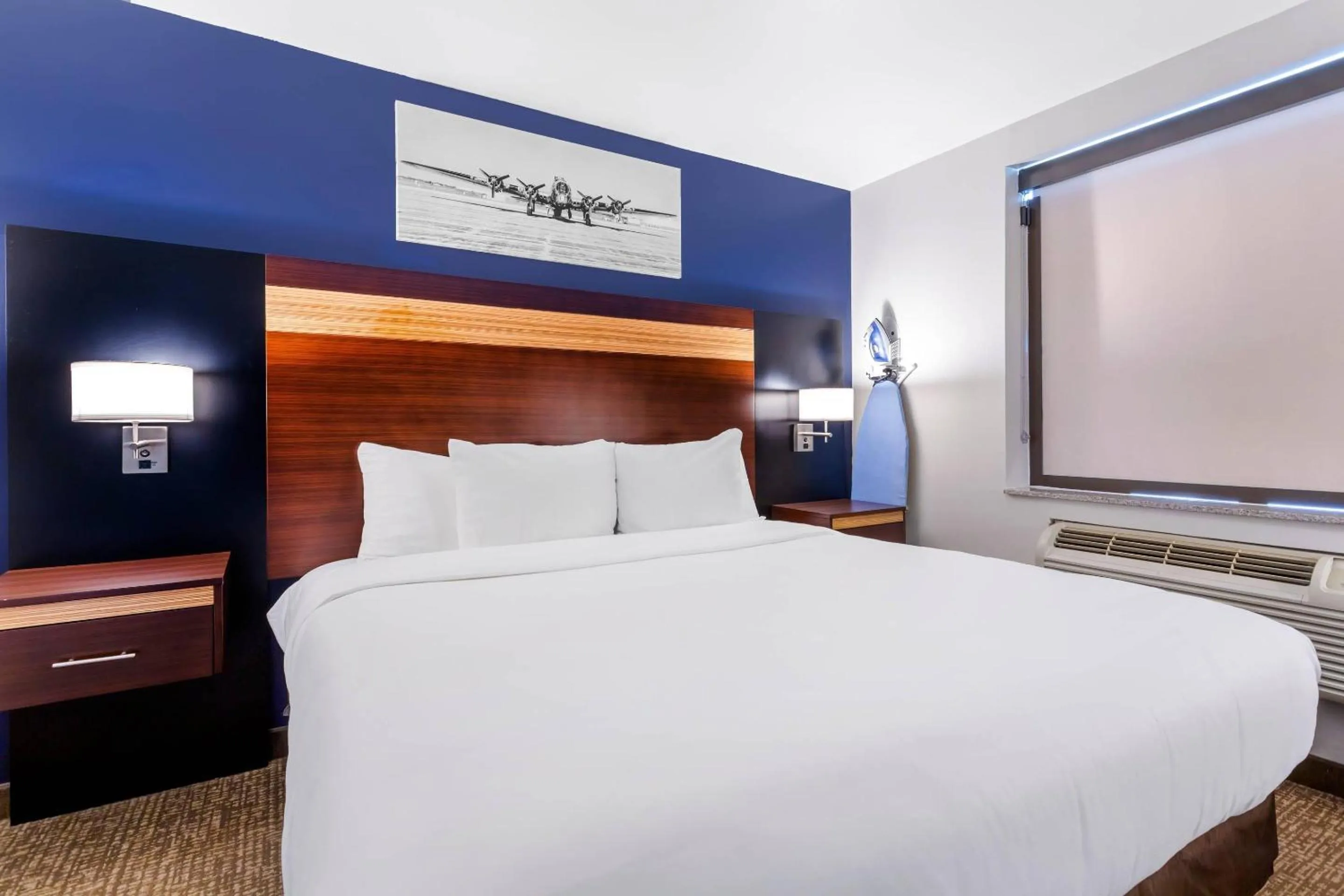 1 King Bed  in Avion Inn Near LGA Airport, an Ascend Collection Hotel