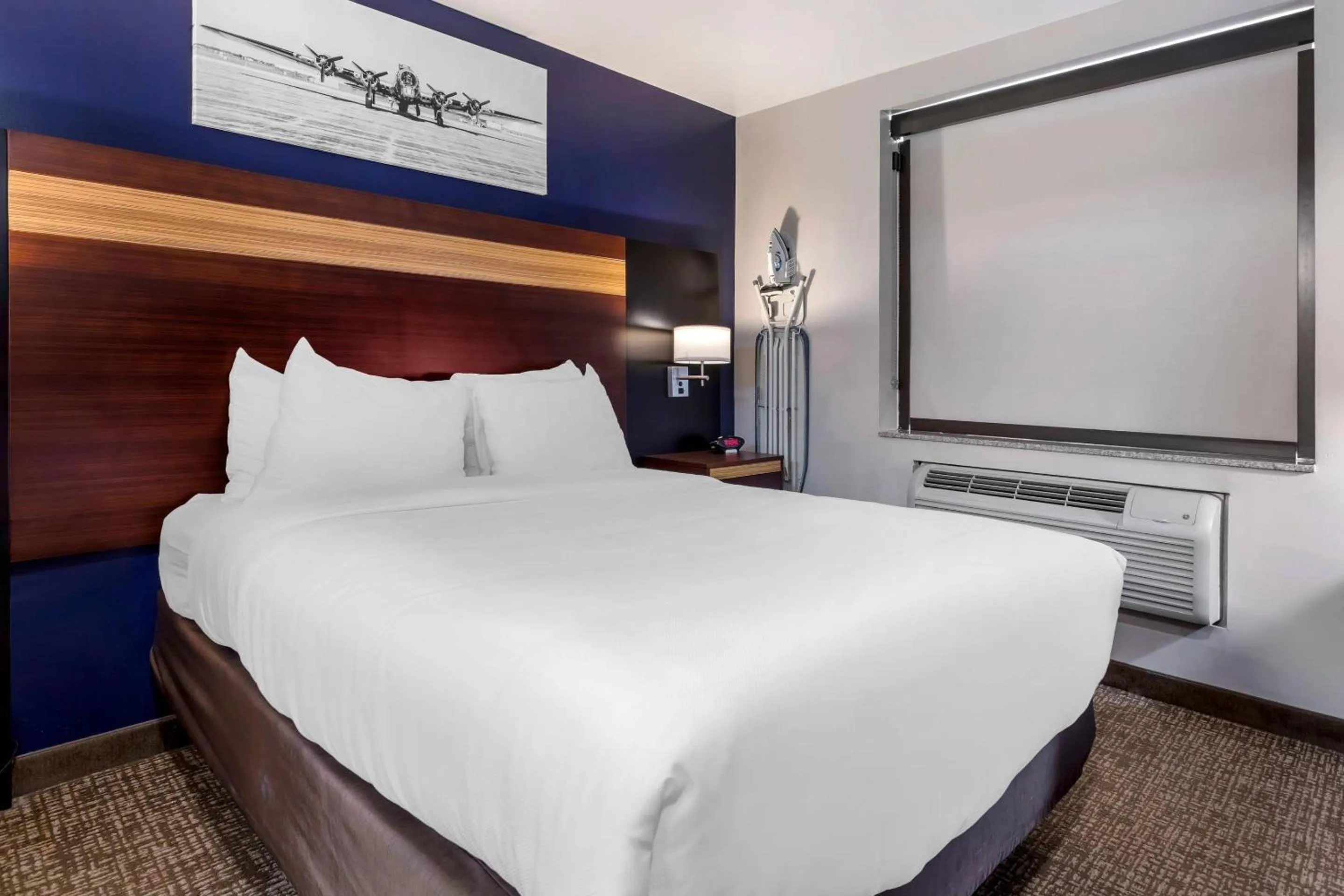 1 Queen Bed in Avion Inn Near LGA Airport, an Ascend Collection Hotel