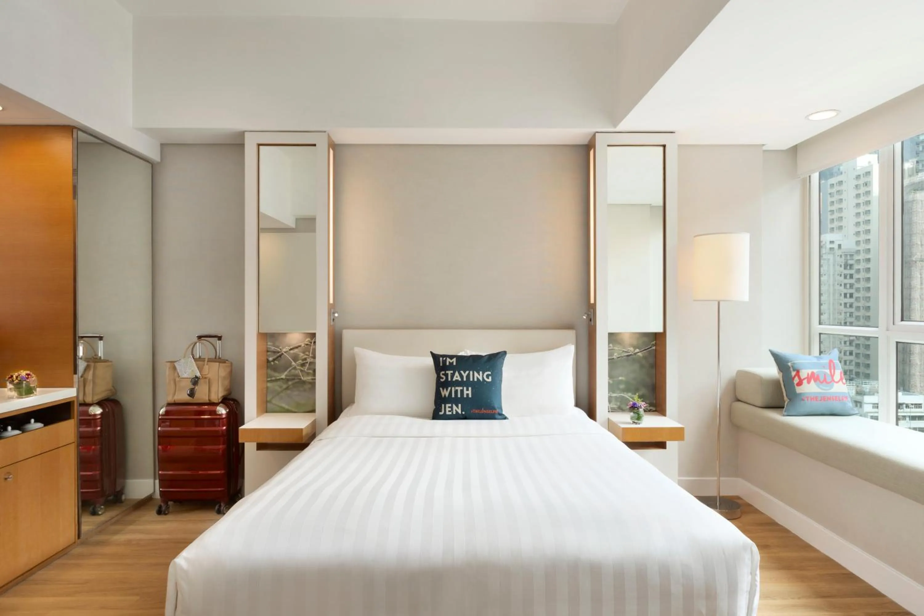 Deluxe Queen Room with City View in Jen Hong Kong by Shangri-La