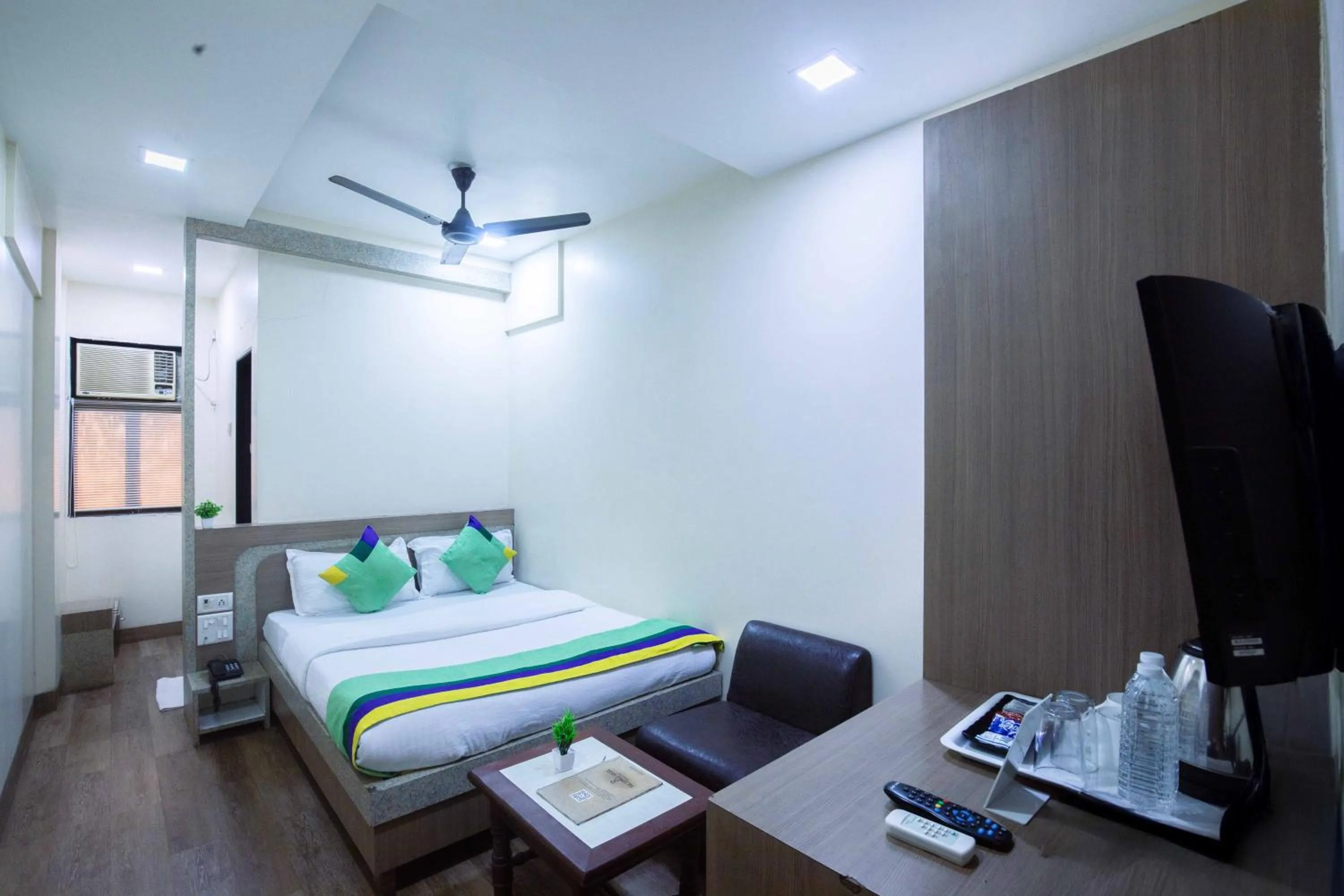 Single Room - single occupancy in Treebo Hiramani Parel Lalbaug