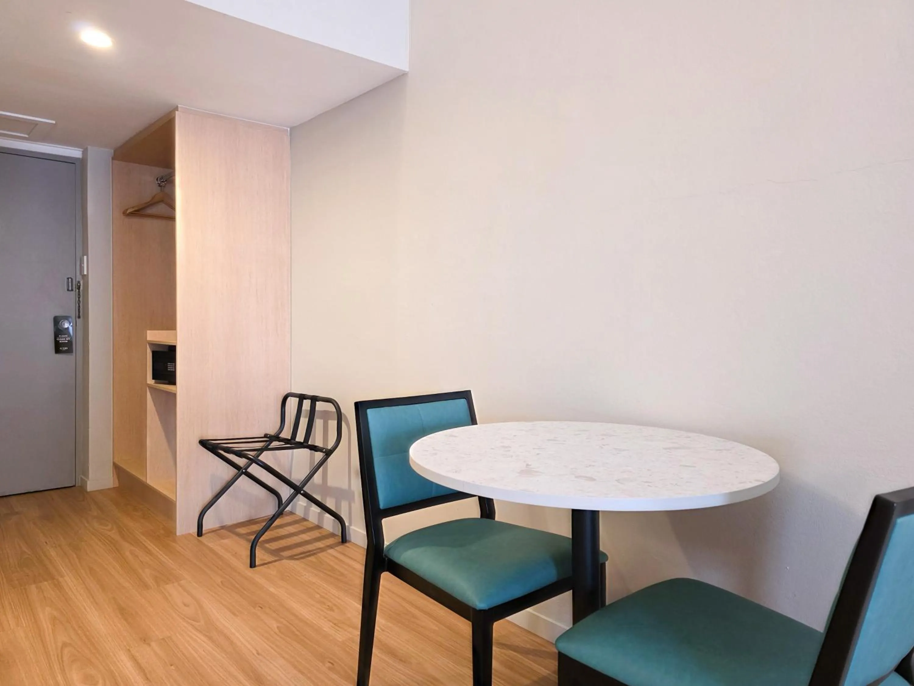 Queen Room in El Toro Motel