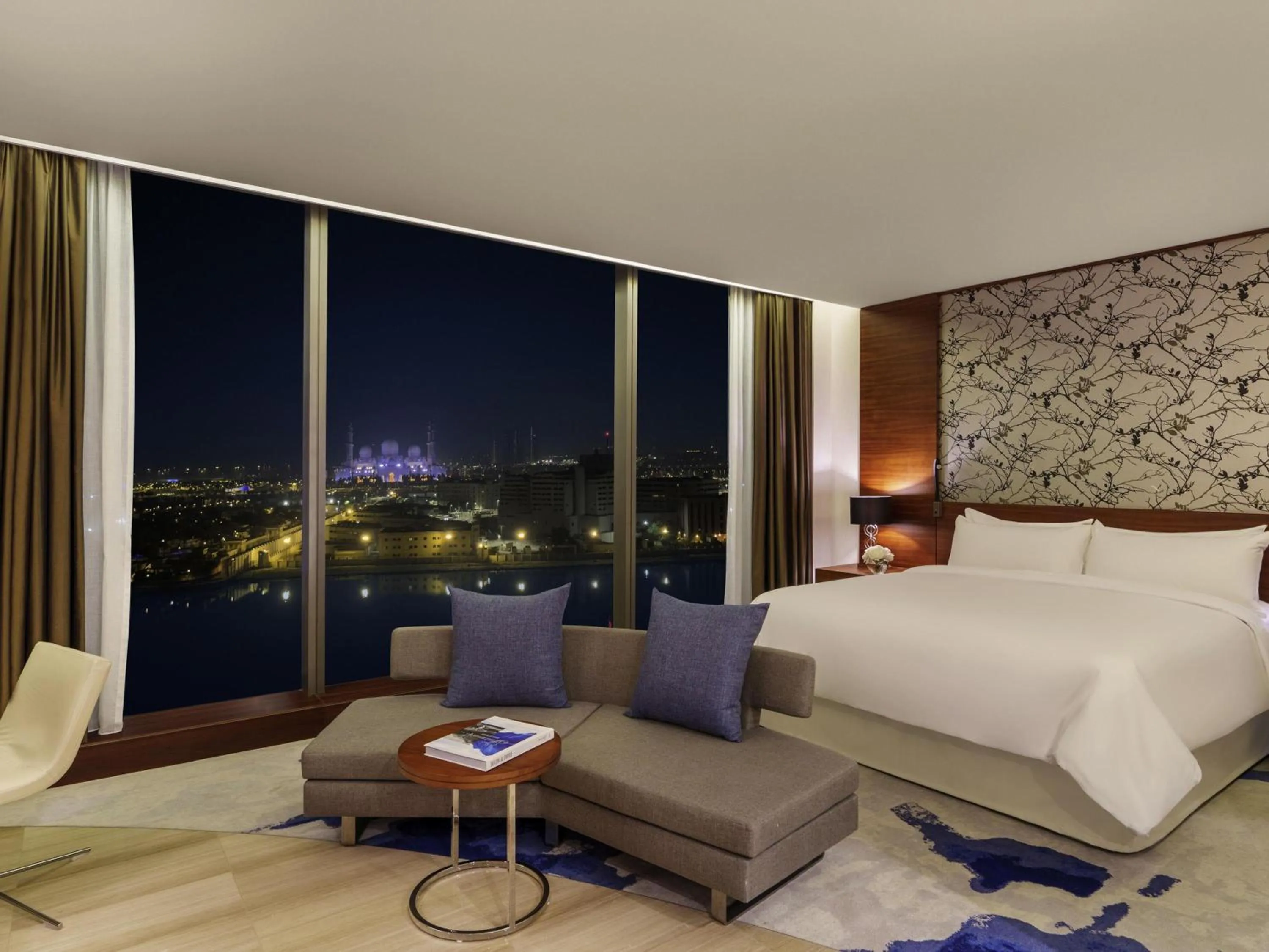 Fairmont King Room with Creek View - Non-Smoking in Fairmont Bab Al Bahr