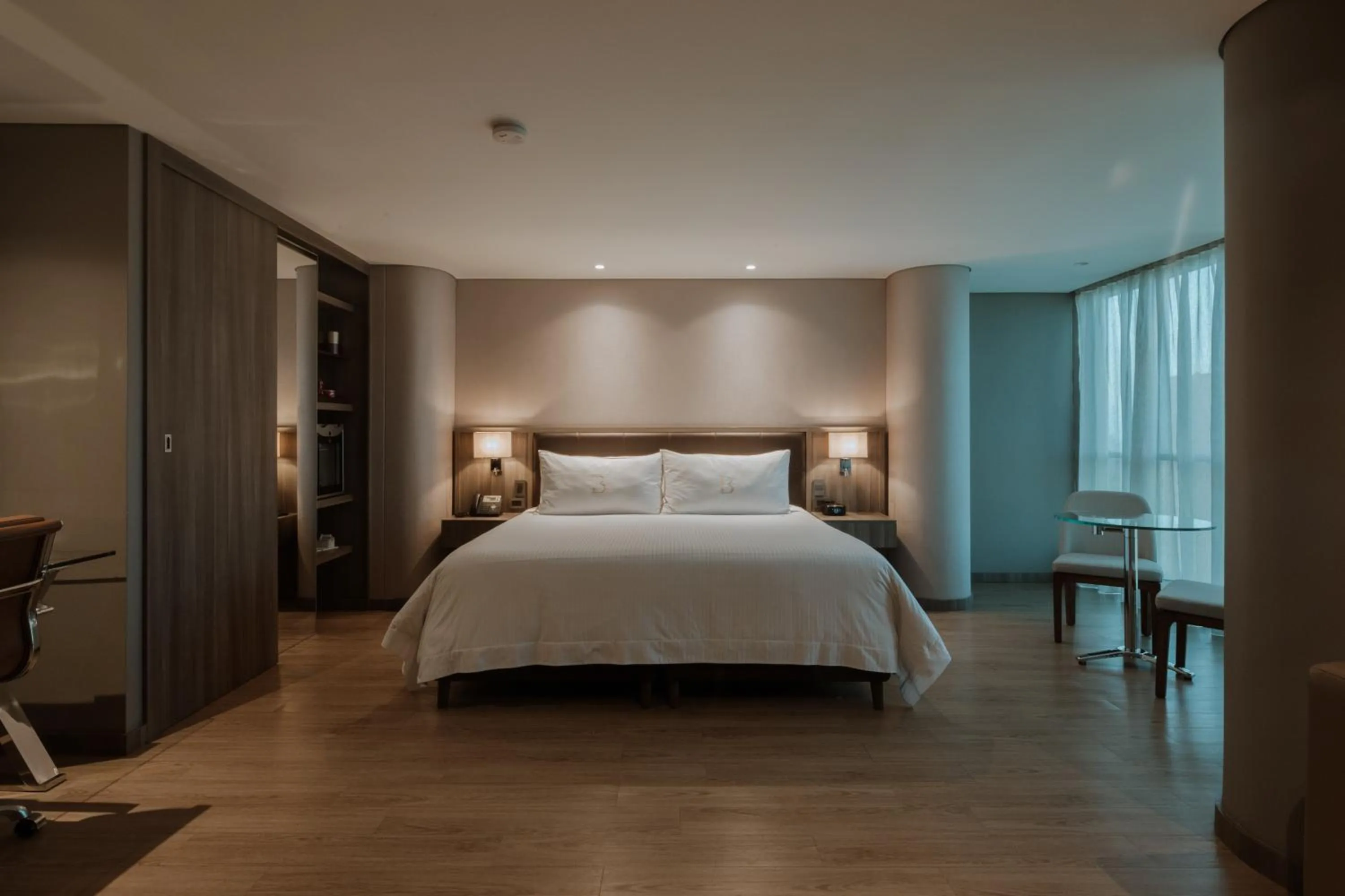 Junior Suite Deluxe city view in Binn Hotel