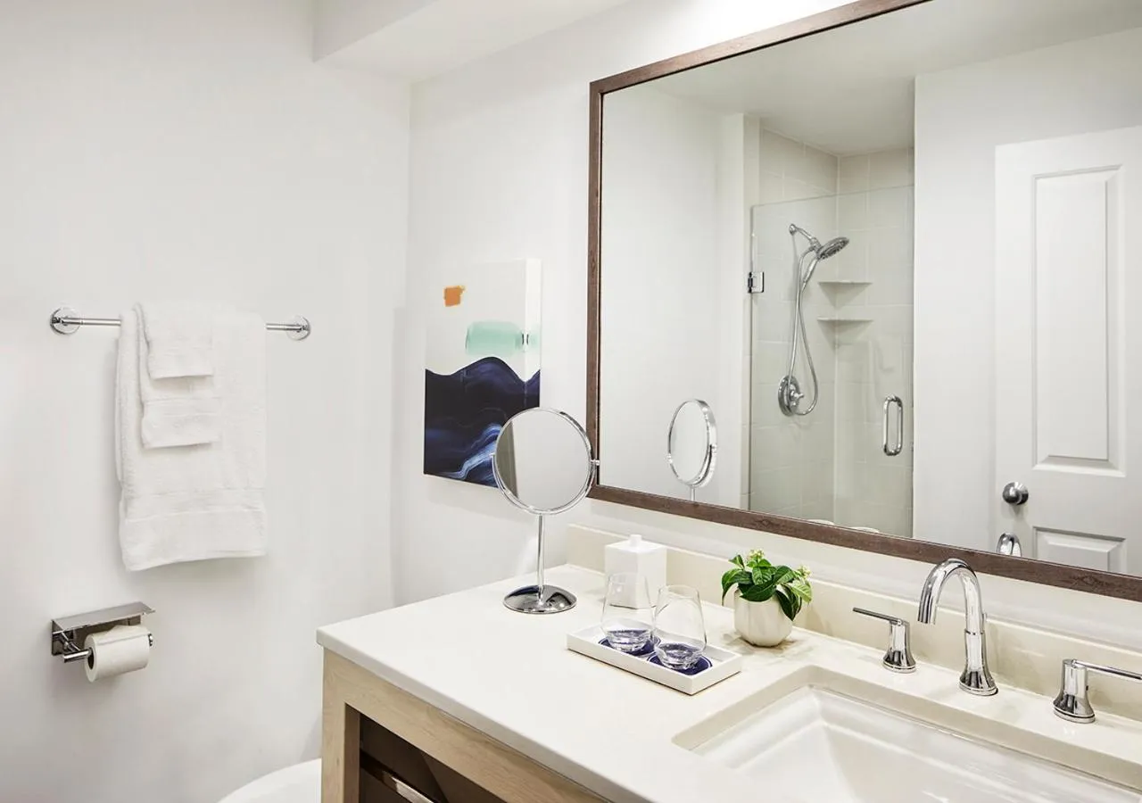 King Room with Partial Water View in Parrot Key Hotel & Villas